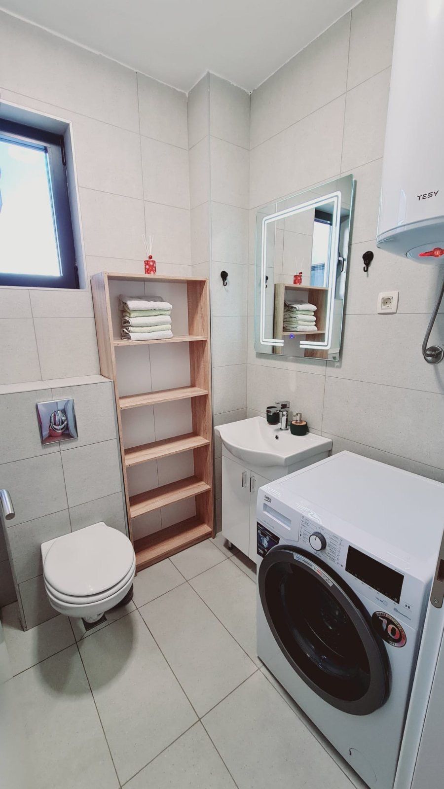 Dvosoban moderno opremljen stan sa garaznim mestom na duzi period,BUDVA-LAZI. (DOSTUPAN OD 01.06.2023) - Amfora Real Estate