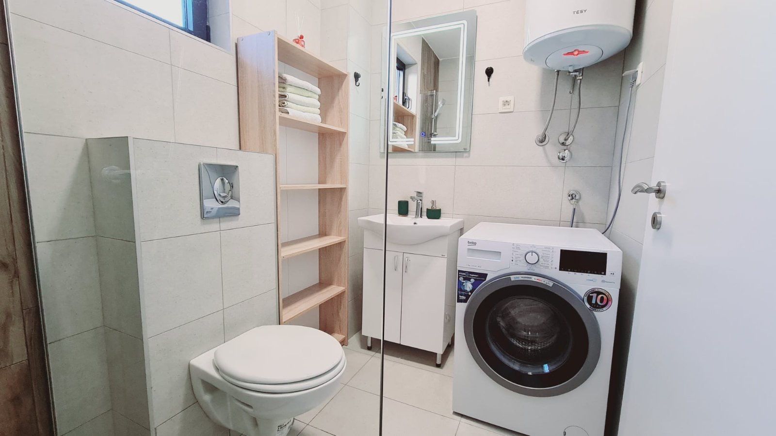 Dvosoban moderno opremljen stan sa garaznim mestom na duzi period,BUDVA-LAZI. (DOSTUPAN OD 01.06.2023) - Amfora Real Estate