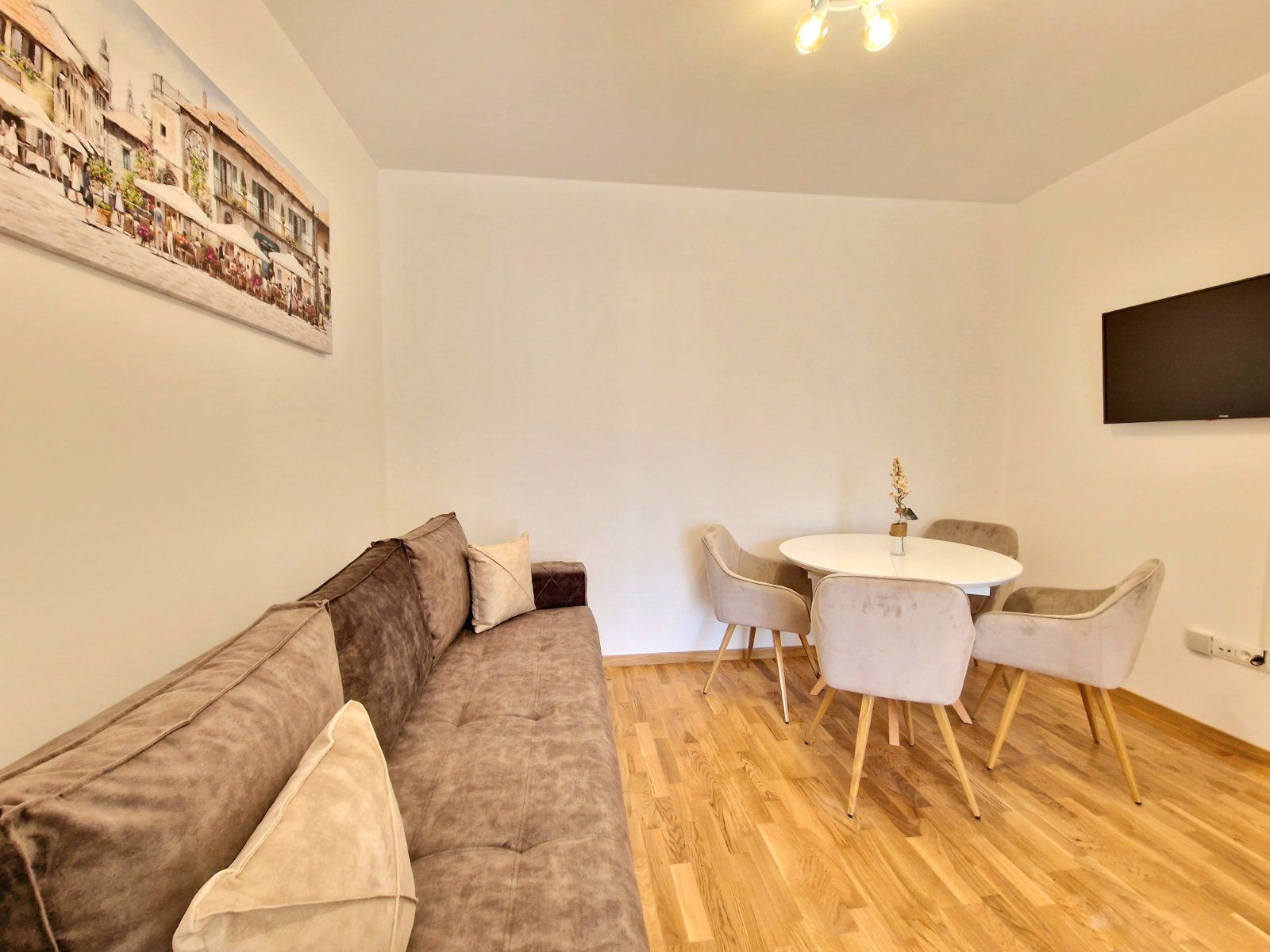 Moderno opremljen jednosoban stan (37m2) u novoj zgradi u Bečićima - Amfora Real Estate