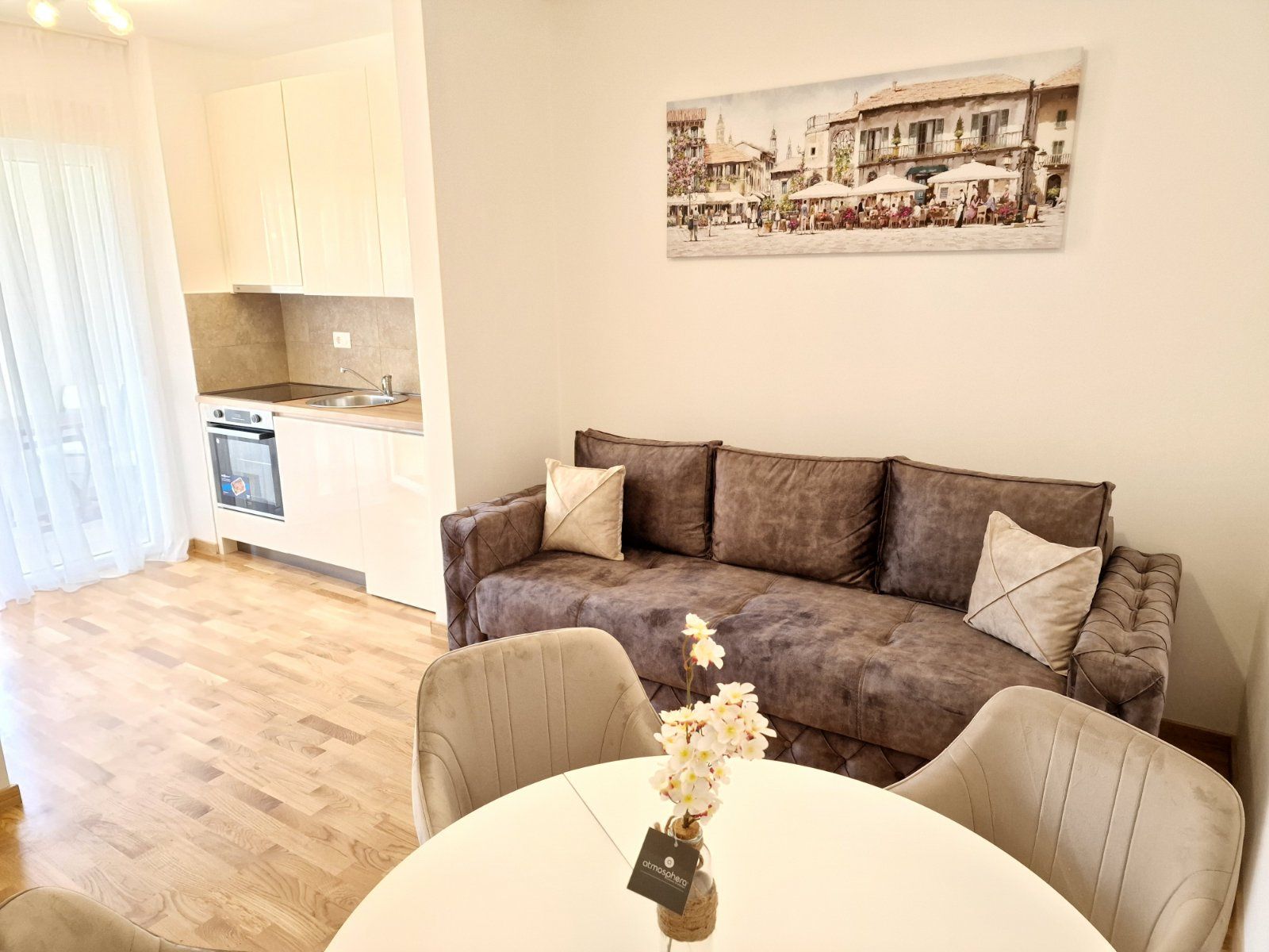 Moderno opremljen jednosoban stan (37m2) u novoj zgradi u Bečićima - Amfora Real Estate