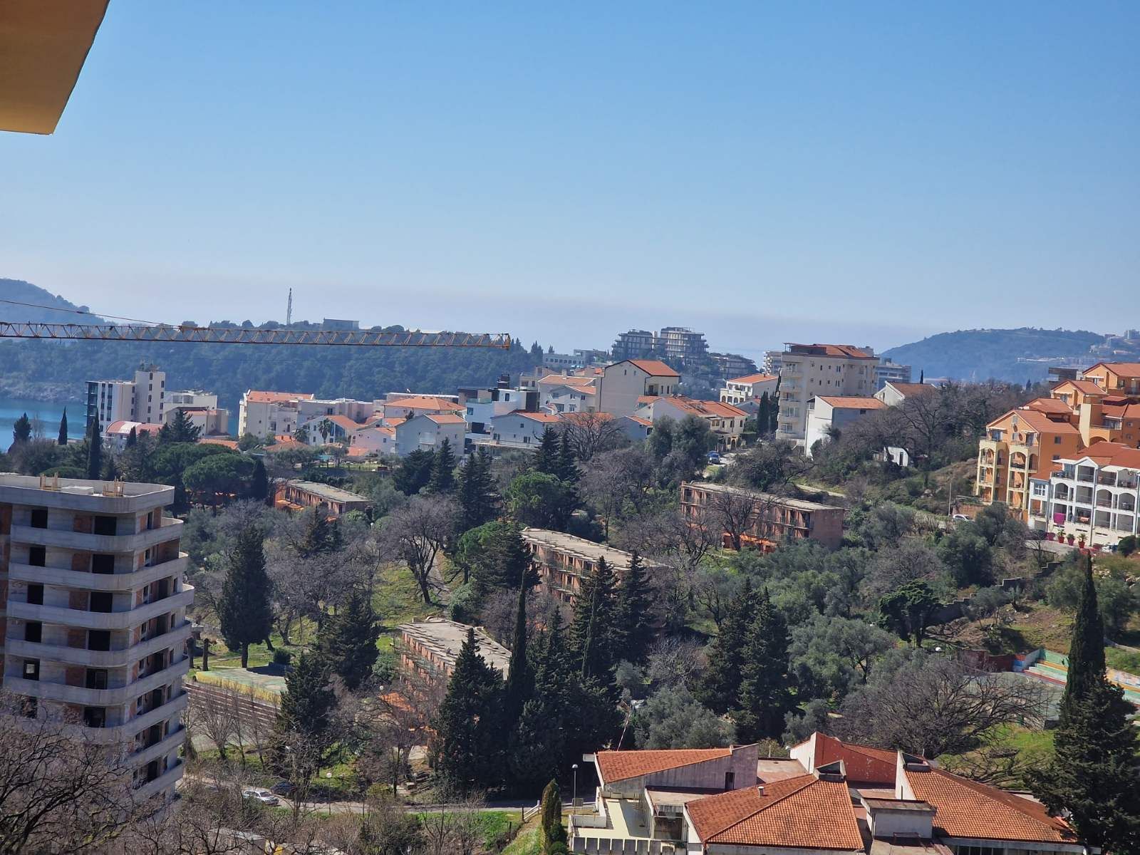 Moderno opremljen jednosoban stan (37m2) u novoj zgradi u Bečićima - Amfora Real Estate