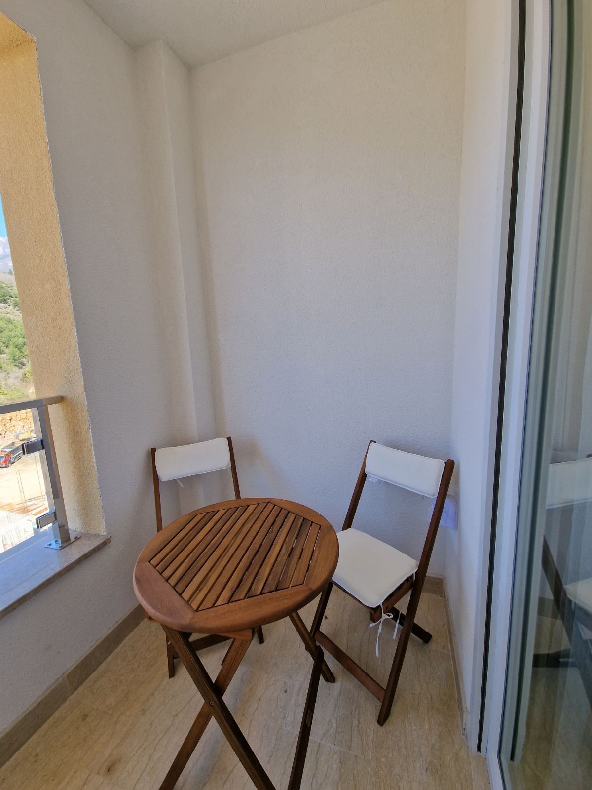 Moderno opremljen jednosoban stan (37m2) u novoj zgradi u Bečićima - Amfora Real Estate