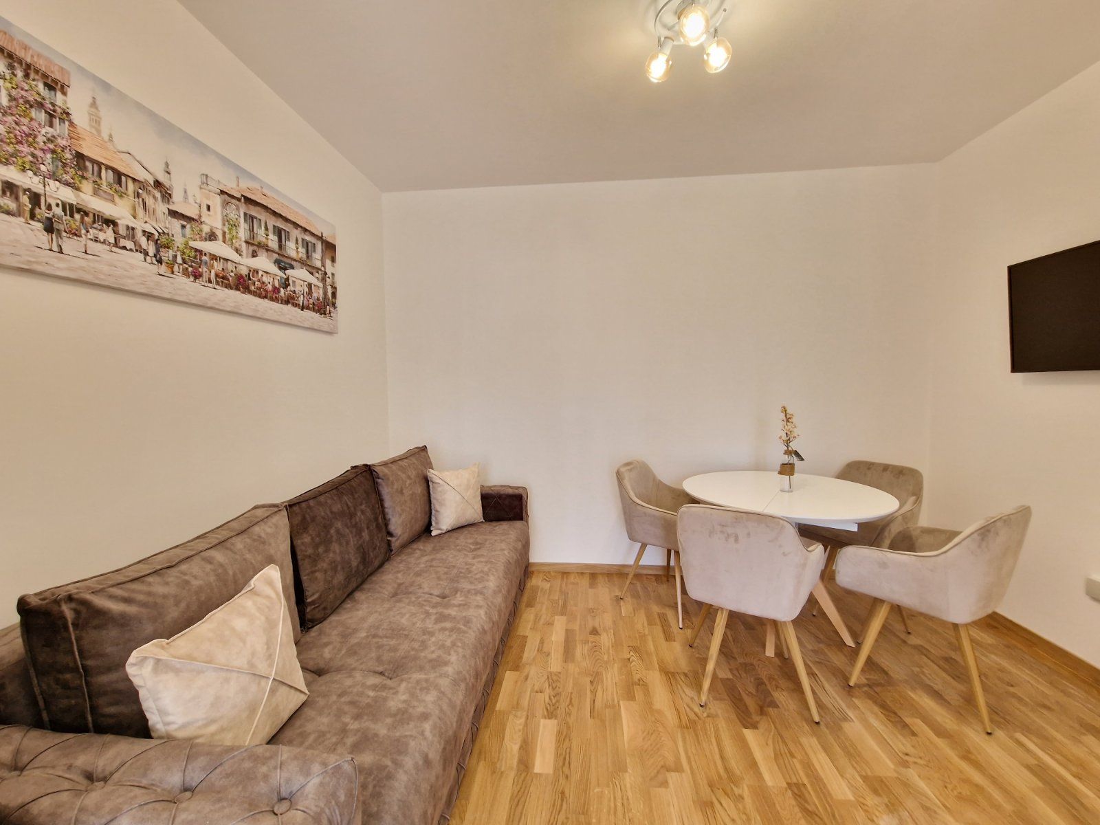 Moderno opremljen jednosoban stan (37m2) u novoj zgradi u Bečićima - Amfora Real Estate