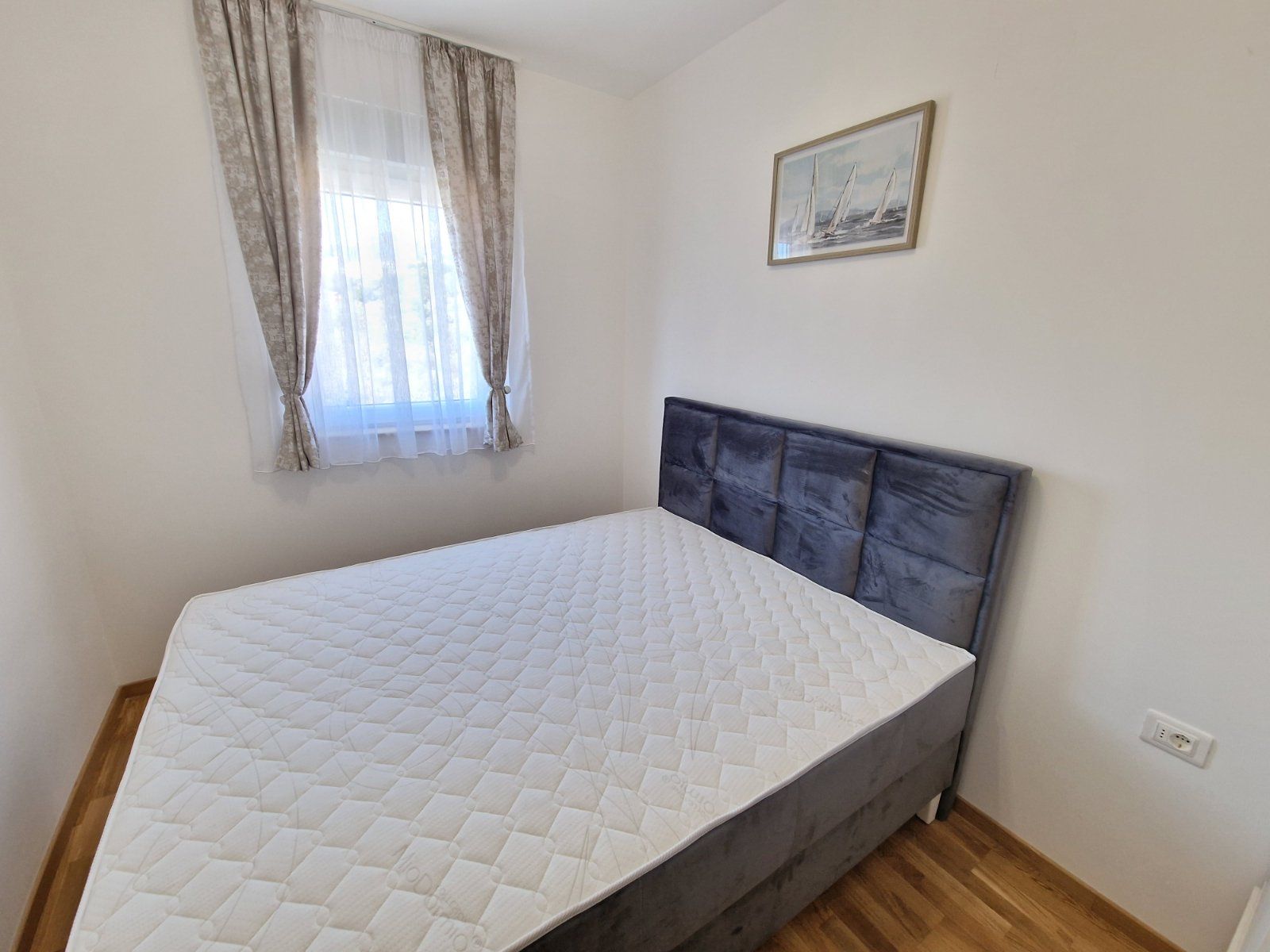 Moderno opremljen jednosoban stan (37m2) u novoj zgradi u Bečićima - Amfora Real Estate