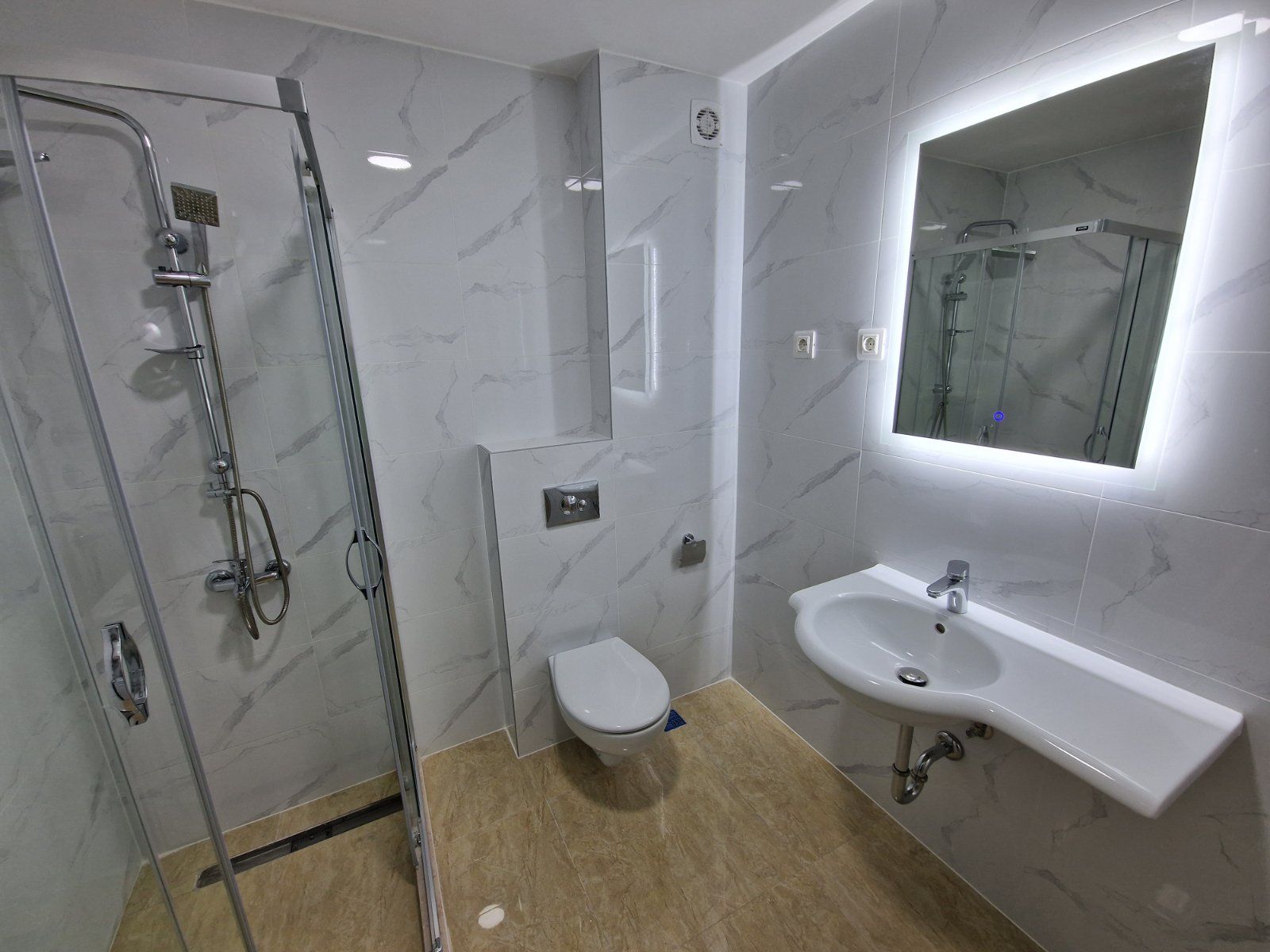 Moderno opremljen jednosoban stan (37m2) u novoj zgradi u Bečićima - Amfora Real Estate