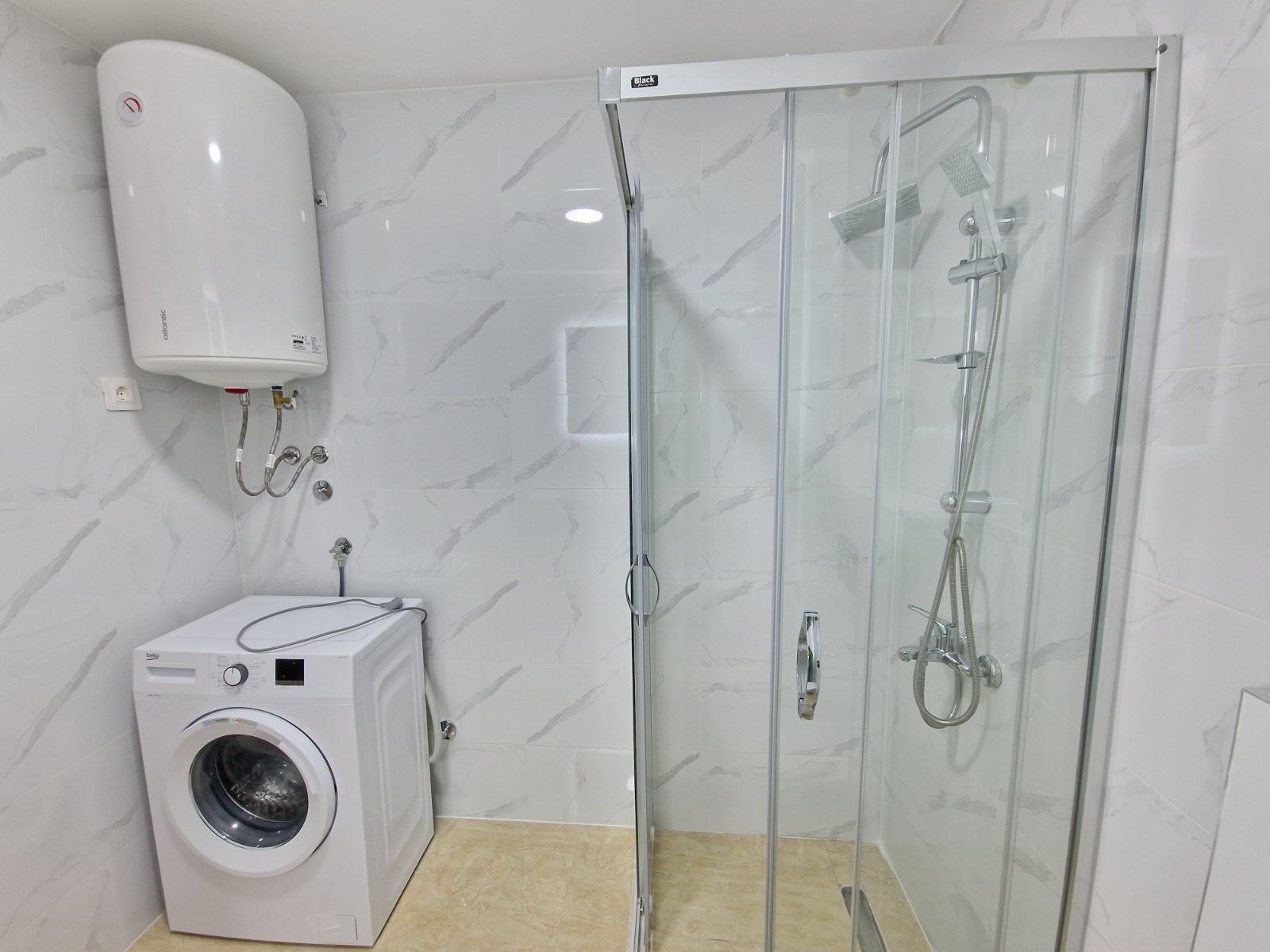 Moderno opremljen jednosoban stan (37m2) u novoj zgradi u Bečićima - Amfora Real Estate