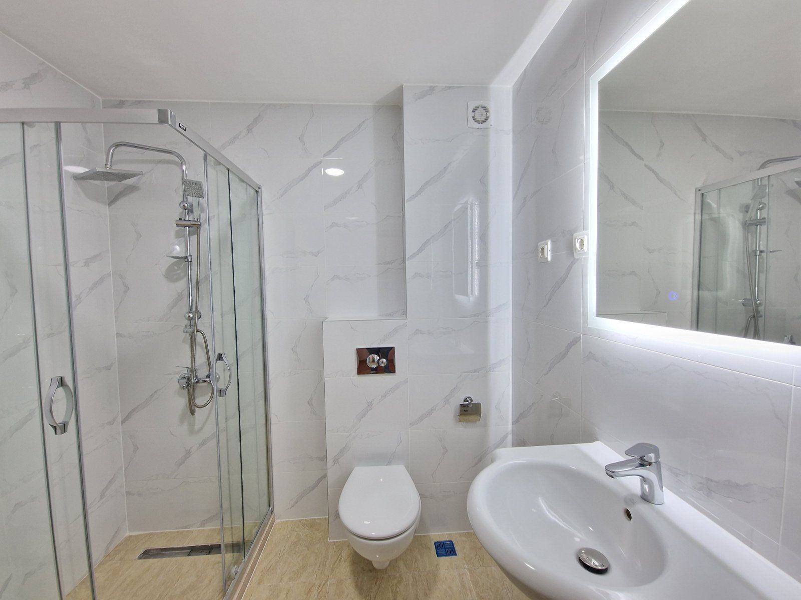 Moderno opremljen jednosoban stan (37m2) u novoj zgradi u Bečićima - Amfora Real Estate