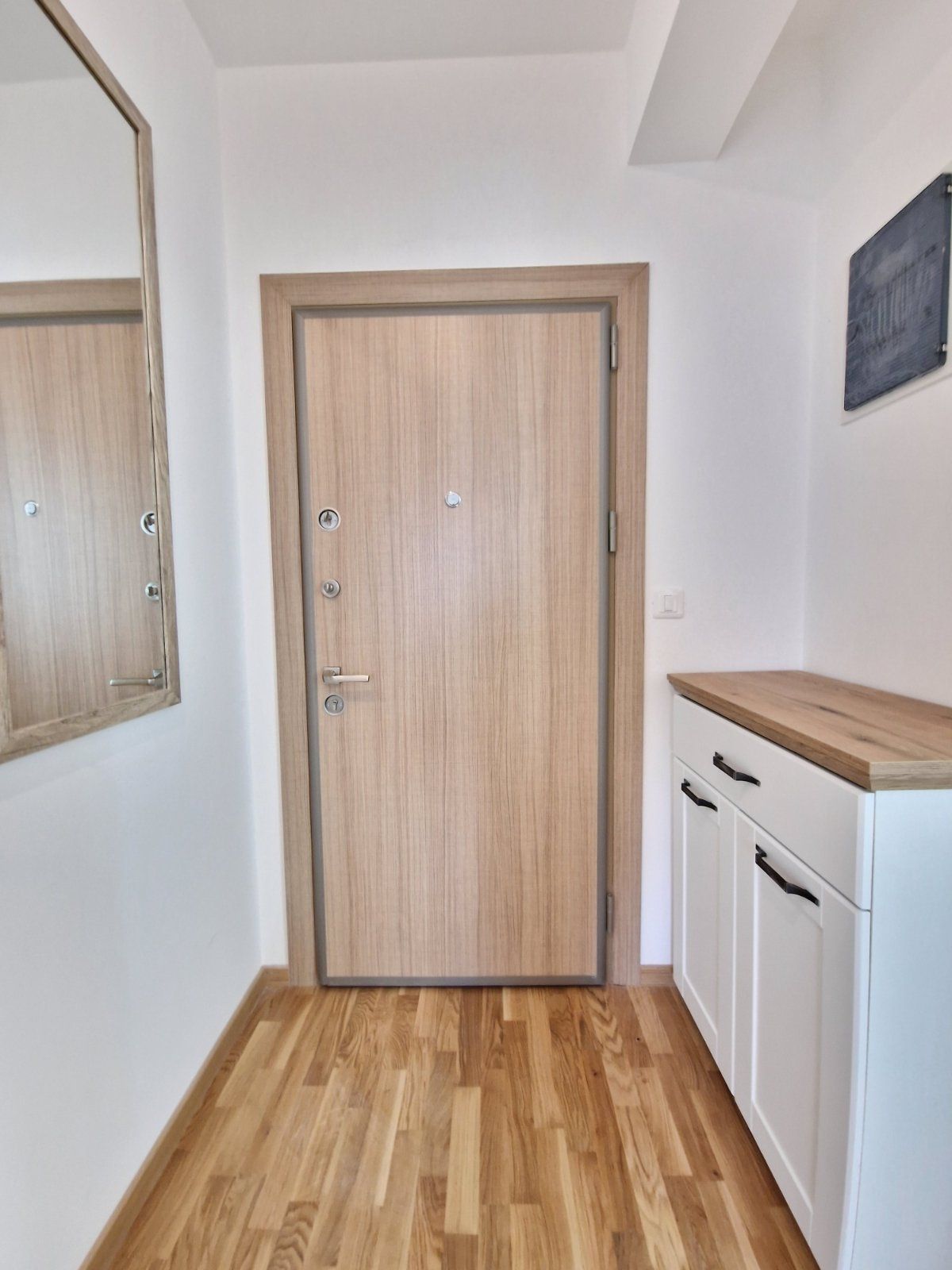 Moderno opremljen jednosoban stan (37m2) u novoj zgradi u Bečićima - Amfora Real Estate