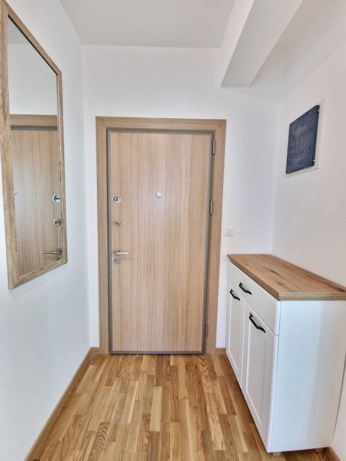 Moderno opremljen jednosoban stan (37m2) u novoj zgradi u Bečićima - Amfora Real Estate