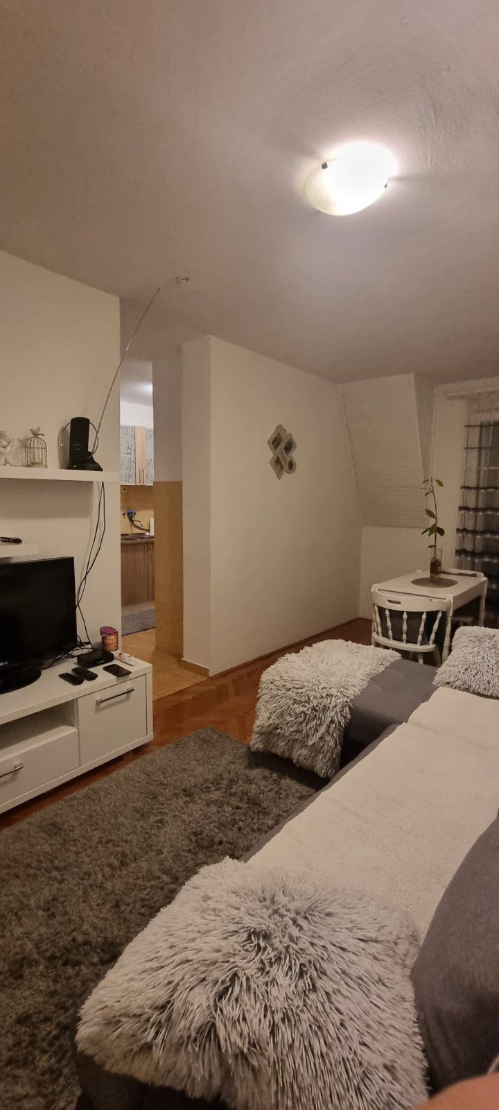 Garsonjera 27m2 u strogom centru grada,Cetinje. - Amfora Real Estate