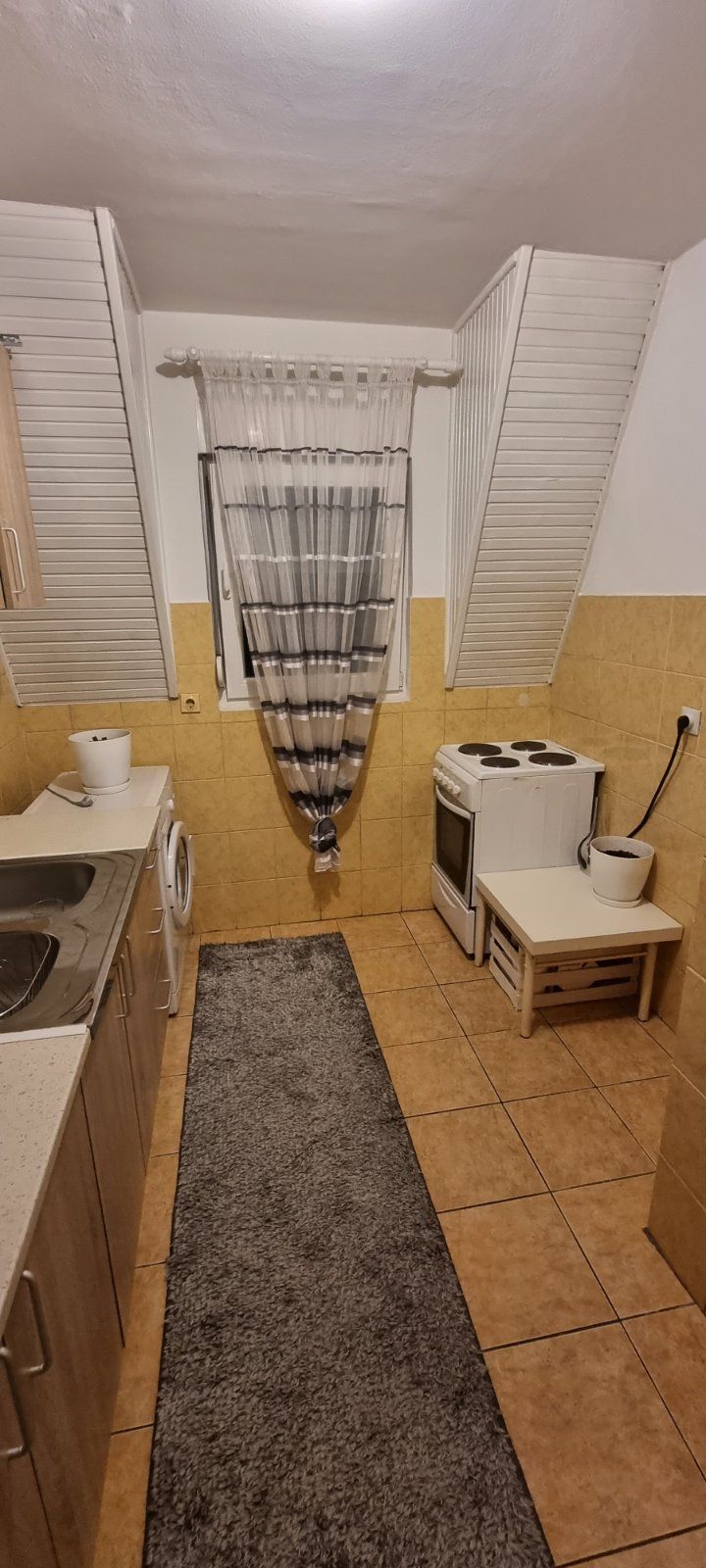 Garsonjera 27m2 u strogom centru grada,Cetinje. - Amfora Real Estate