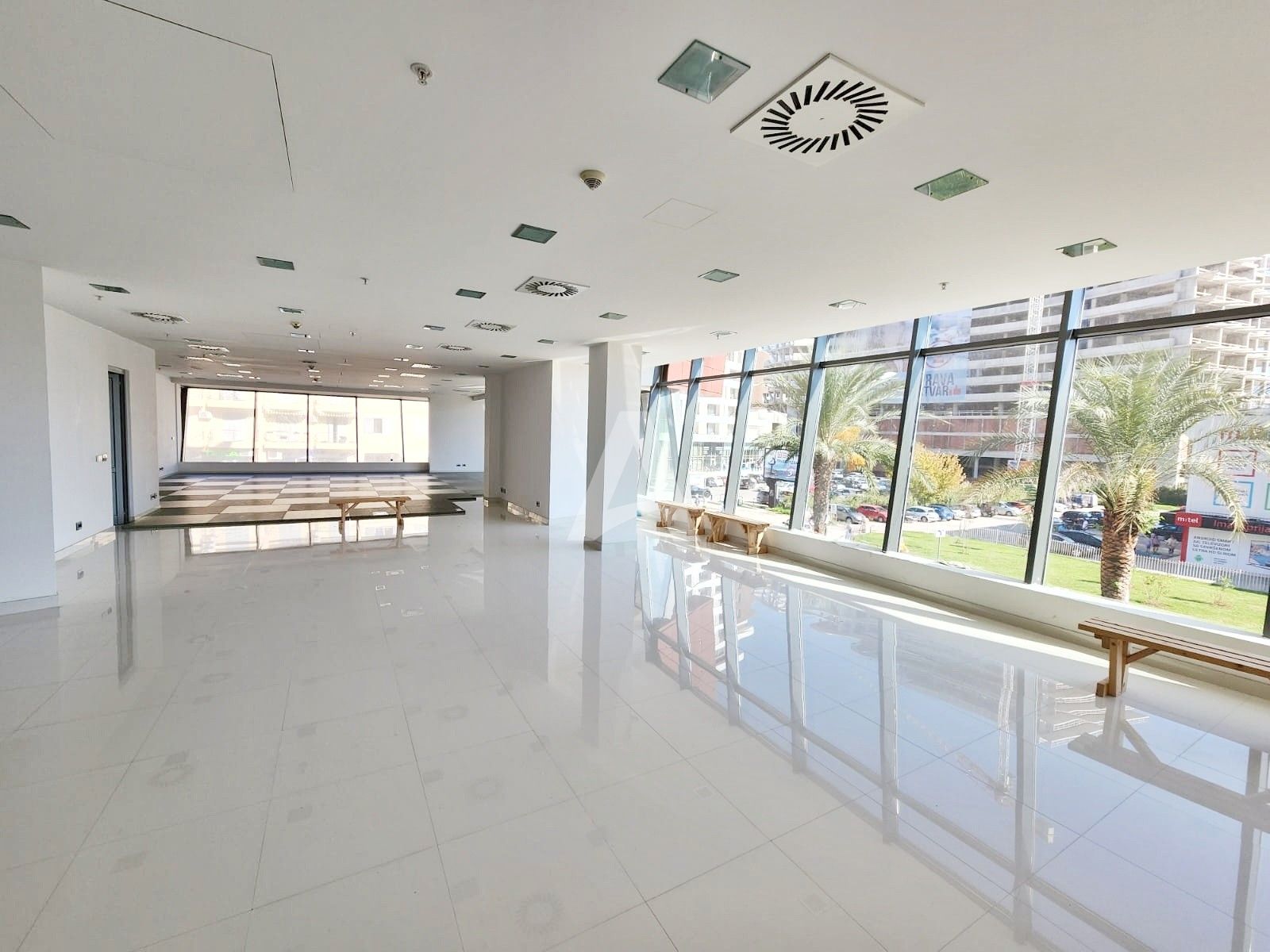 amfora/Ekskluzivan poslovni prostor na fantastičnoj lokaciji u poslovnom centru TQ PLAZA u Budvi. (DUGOROČNI PERIOD)