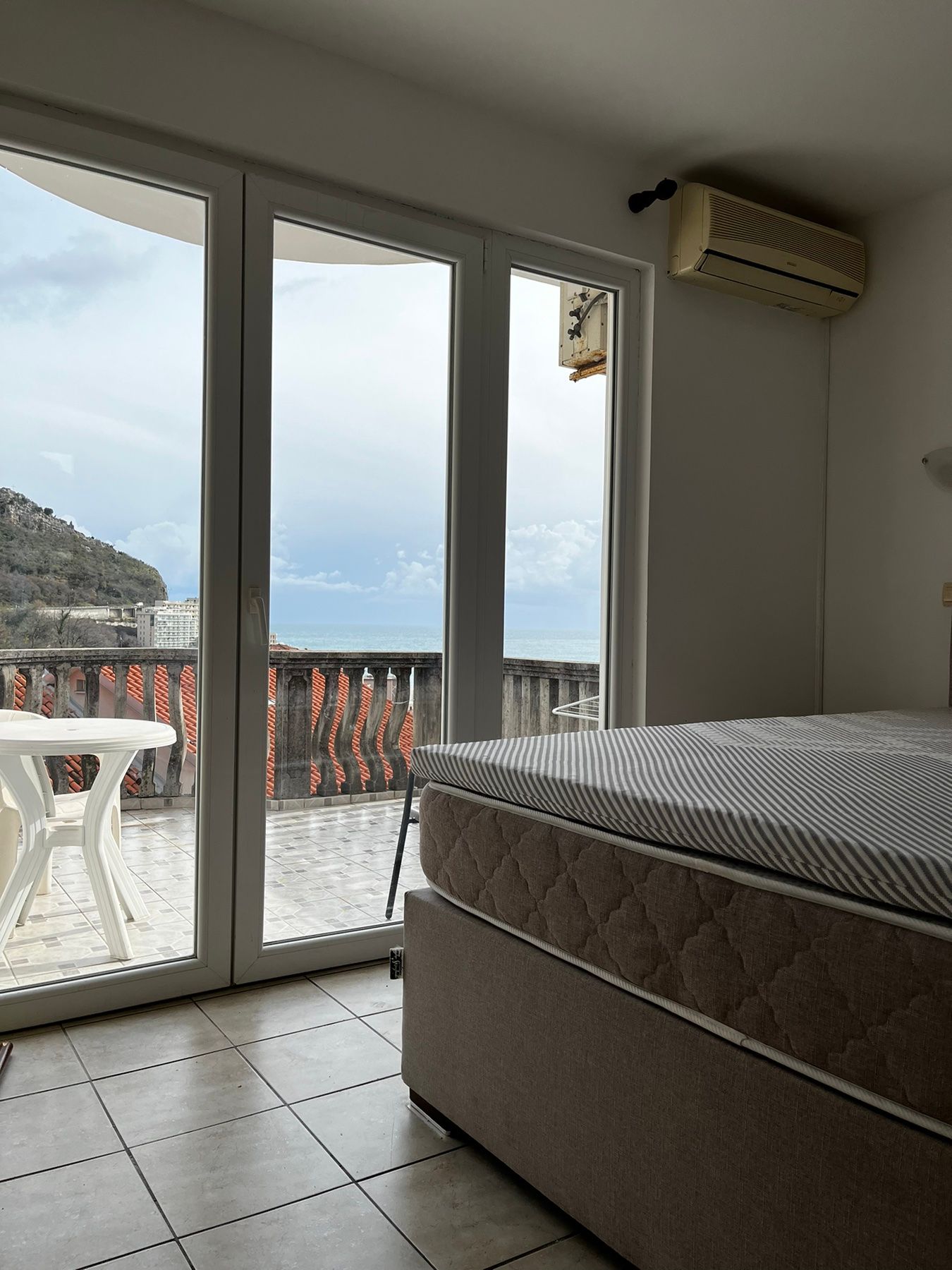 Jednosoban stan sa pogledom na more, Rafailovici  (Na duzi period) - Amfora Real Estate