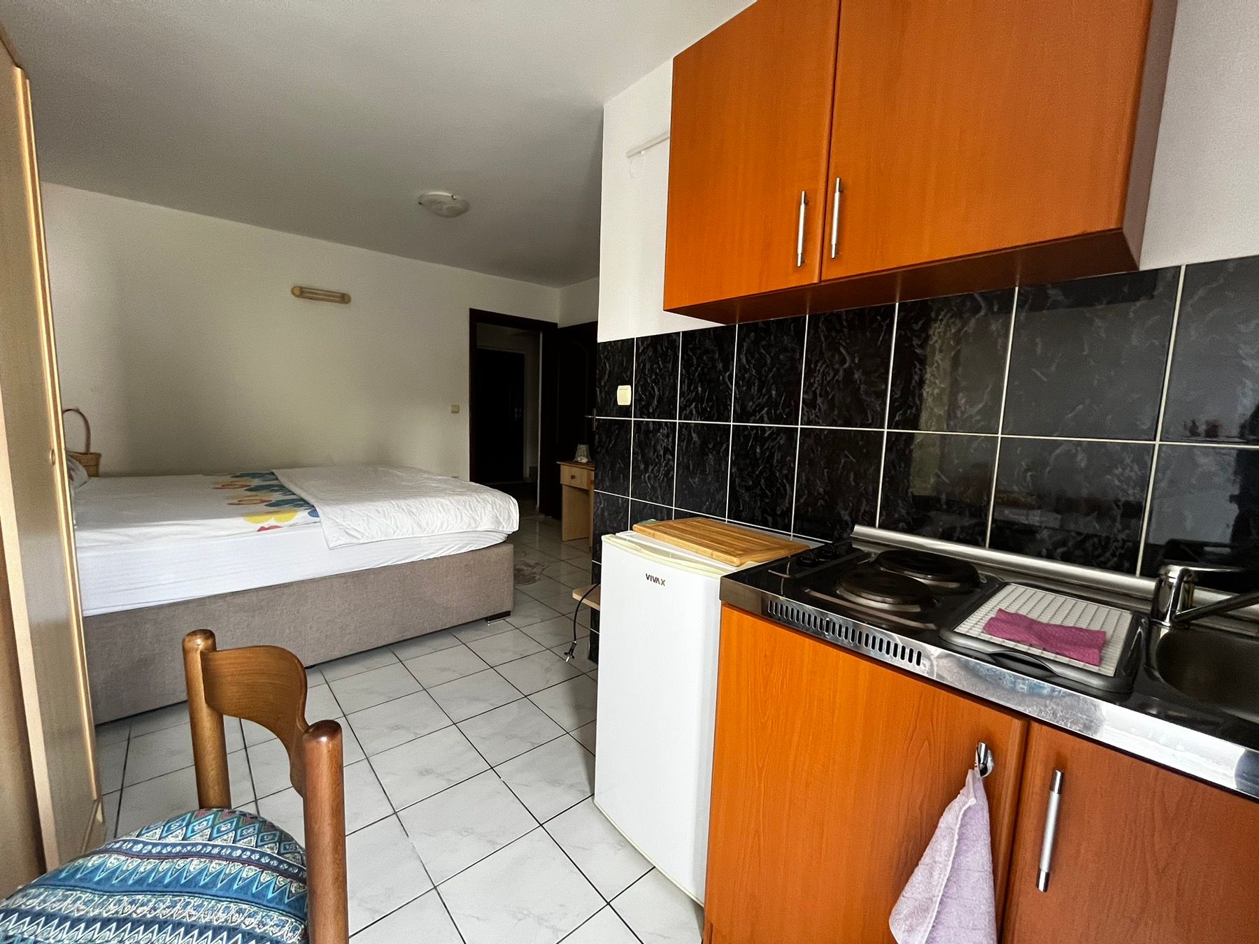 Namestena garsonjera na duzi vremenski period (SVI TROSKOVI UKLJUCENI U CENU) - Amfora Real Estate