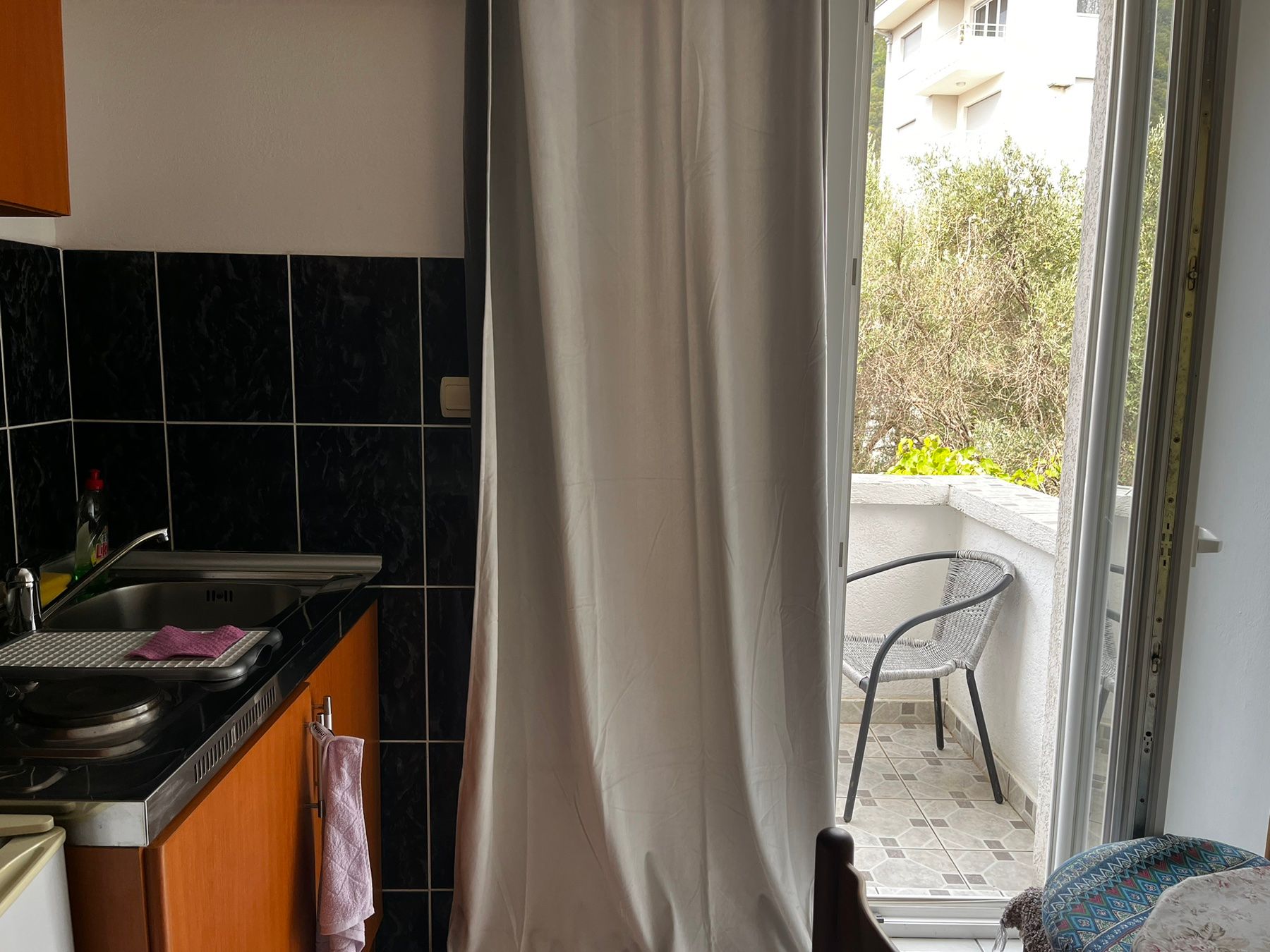 Namestena garsonjera na duzi vremenski period (SVI TROSKOVI UKLJUCENI U CENU) - Amfora Real Estate