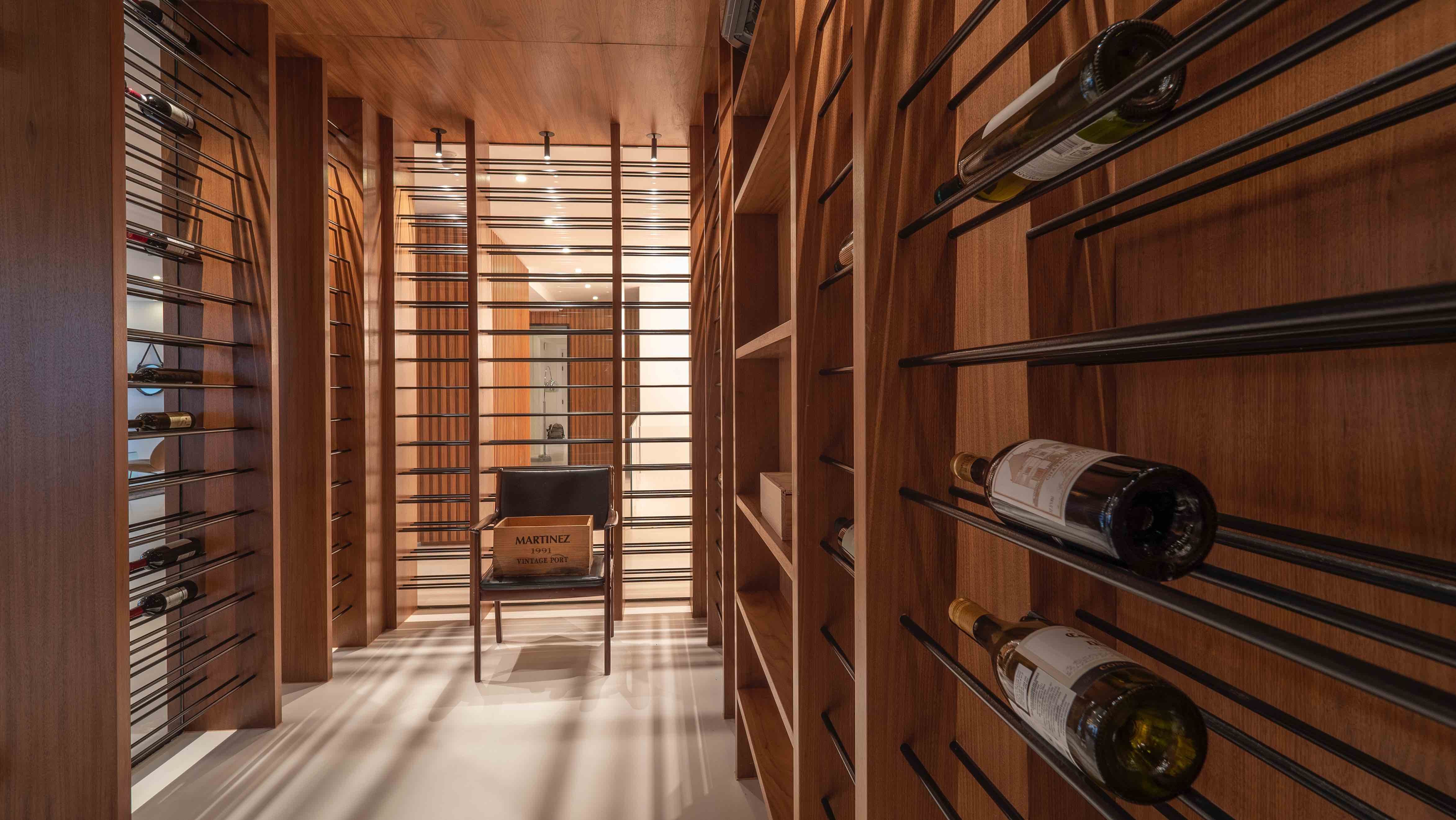 Jedinstveni dupleks Penthouse povrsine 1000m2 sa bazenom dužine 12 m, baštom na krovu i panoramskim pogledom na more,Rafailovici-Budva. - Amfora Real Estate