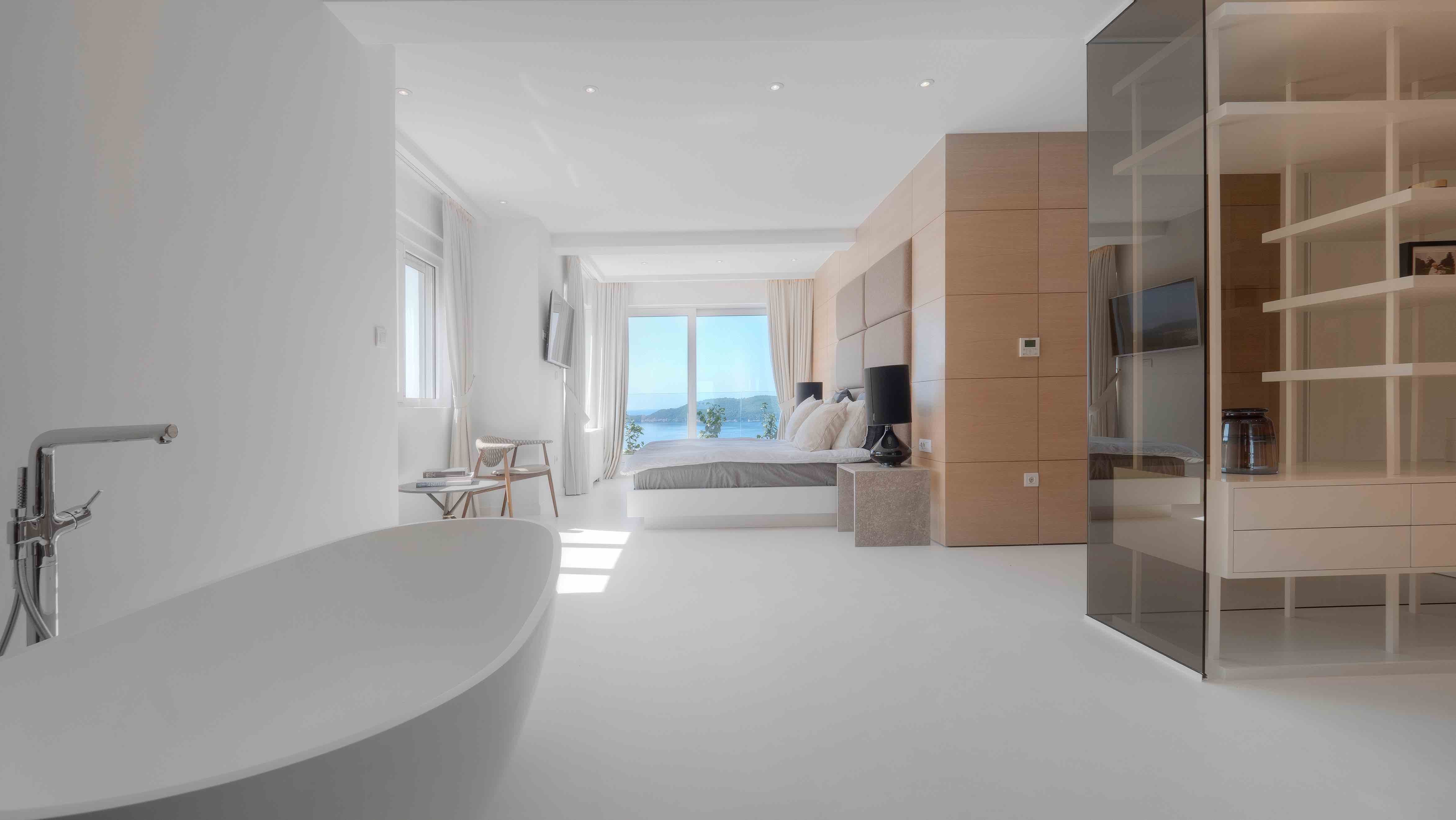 Jedinstveni dupleks Penthouse povrsine 1000m2 sa bazenom dužine 12 m, baštom na krovu i panoramskim pogledom na more,Rafailovici-Budva. - Amfora Real Estate