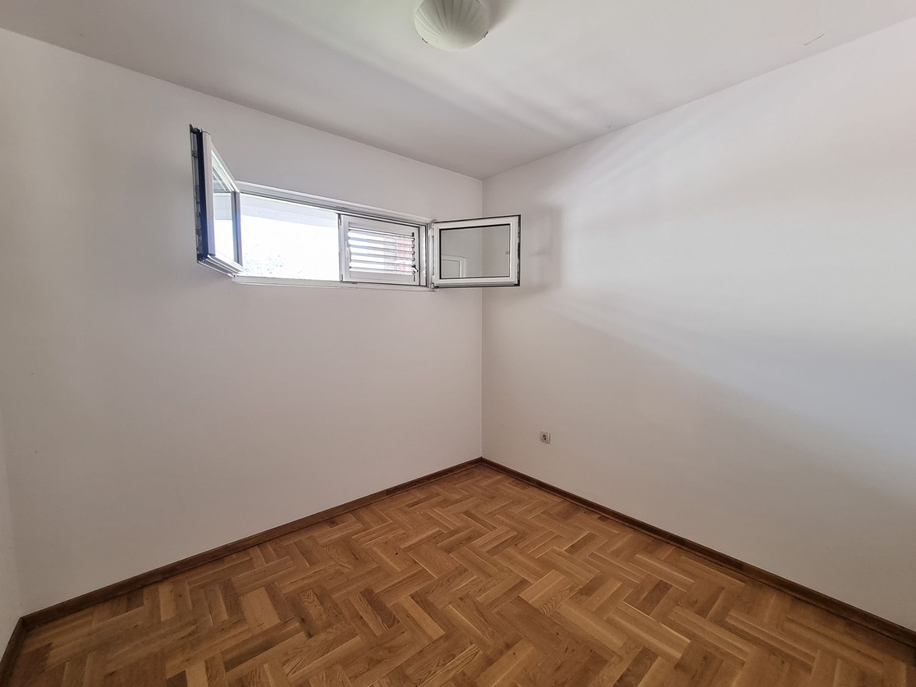 Prostran trosoban dupleks 160m² u centru Budve, samo 200m od mora - Amfora Real Estate