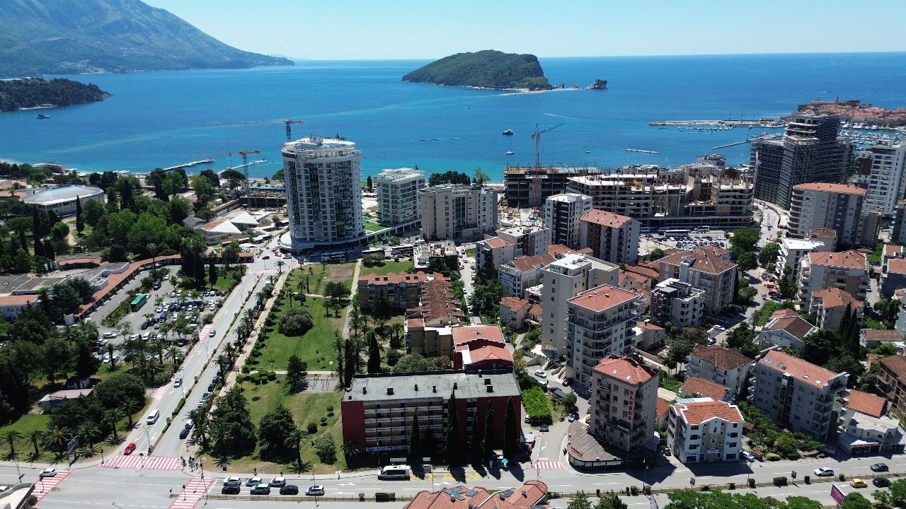 Prostran trosoban dupleks 160m² u centru Budve, samo 200m od mora - Amfora Real Estate