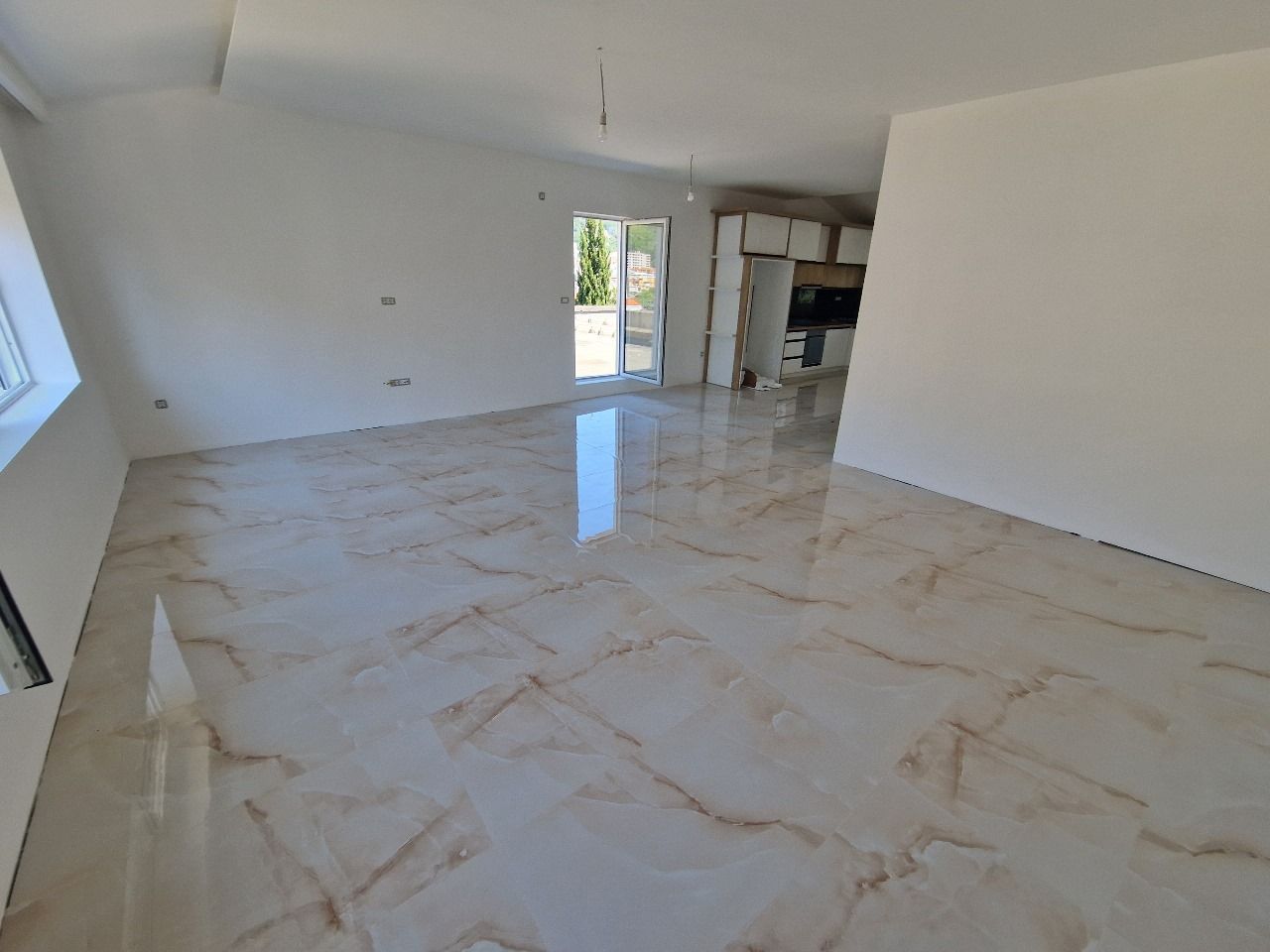 Prostran trosoban dupleks 160m² u centru Budve, samo 200m od mora - Amfora Real Estate