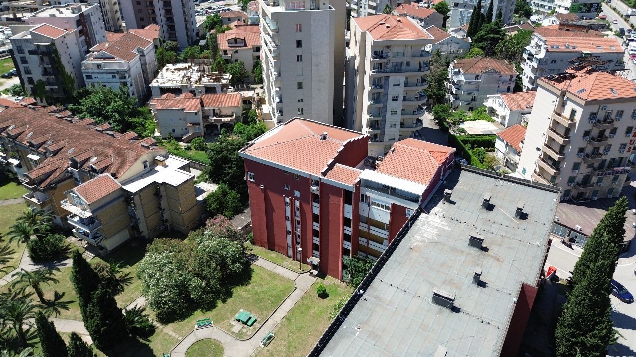 Prostran trosoban dupleks 160m² u centru Budve, samo 200m od mora - Amfora Real Estate