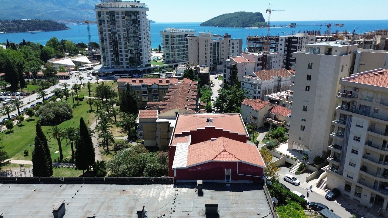 Prostran trosoban dupleks 160m² u centru Budve, samo 200m od mora - Amfora Real Estate