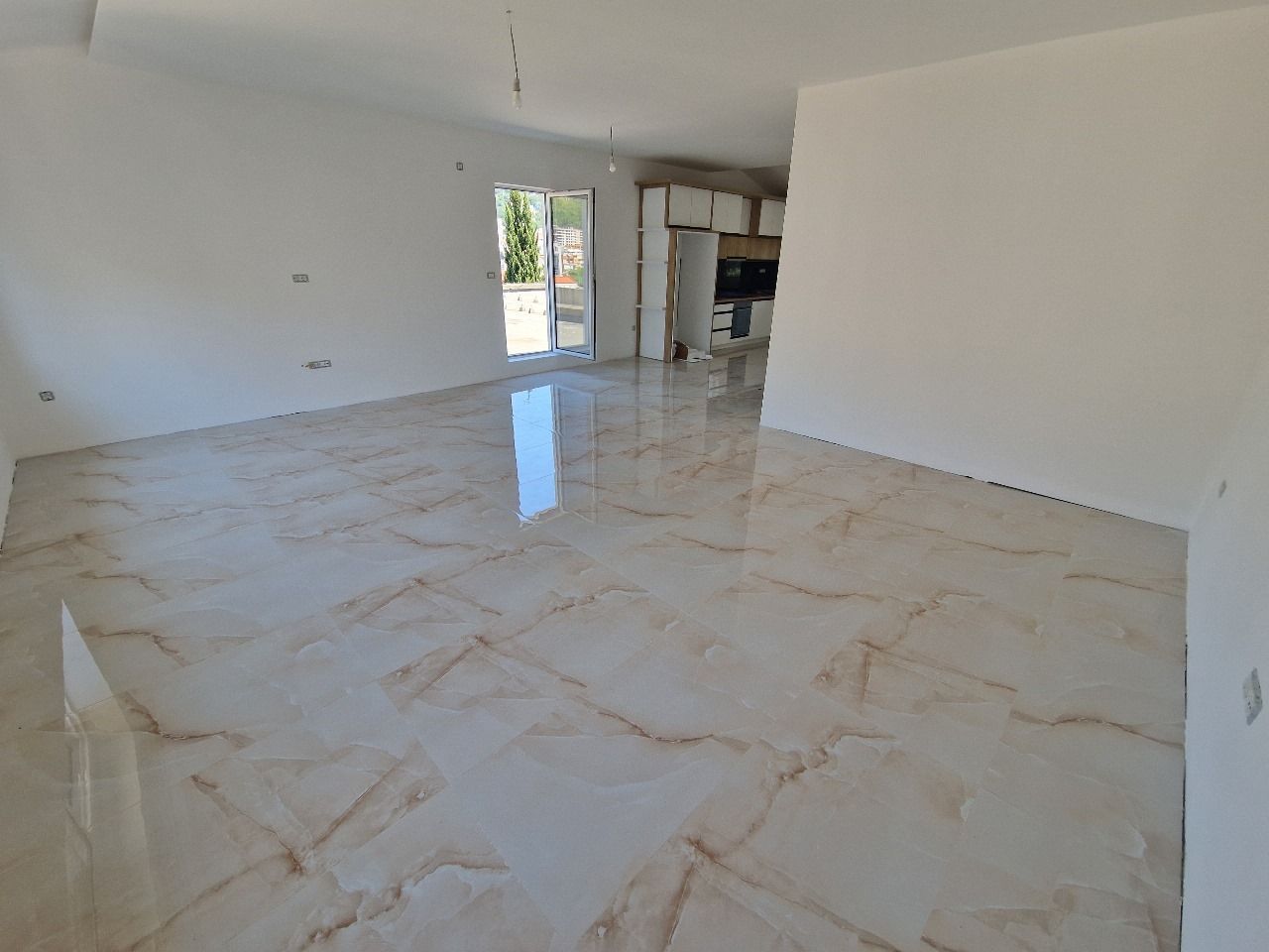 Prostran trosoban dupleks 160m² u centru Budve, samo 200m od mora - Amfora Real Estate