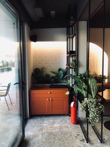 Na prodaju kompletno opremljena kafe-picerija u radu u novoizgradjenom kompleksu The Old Bakery, Budva. - Amfora Real Estate