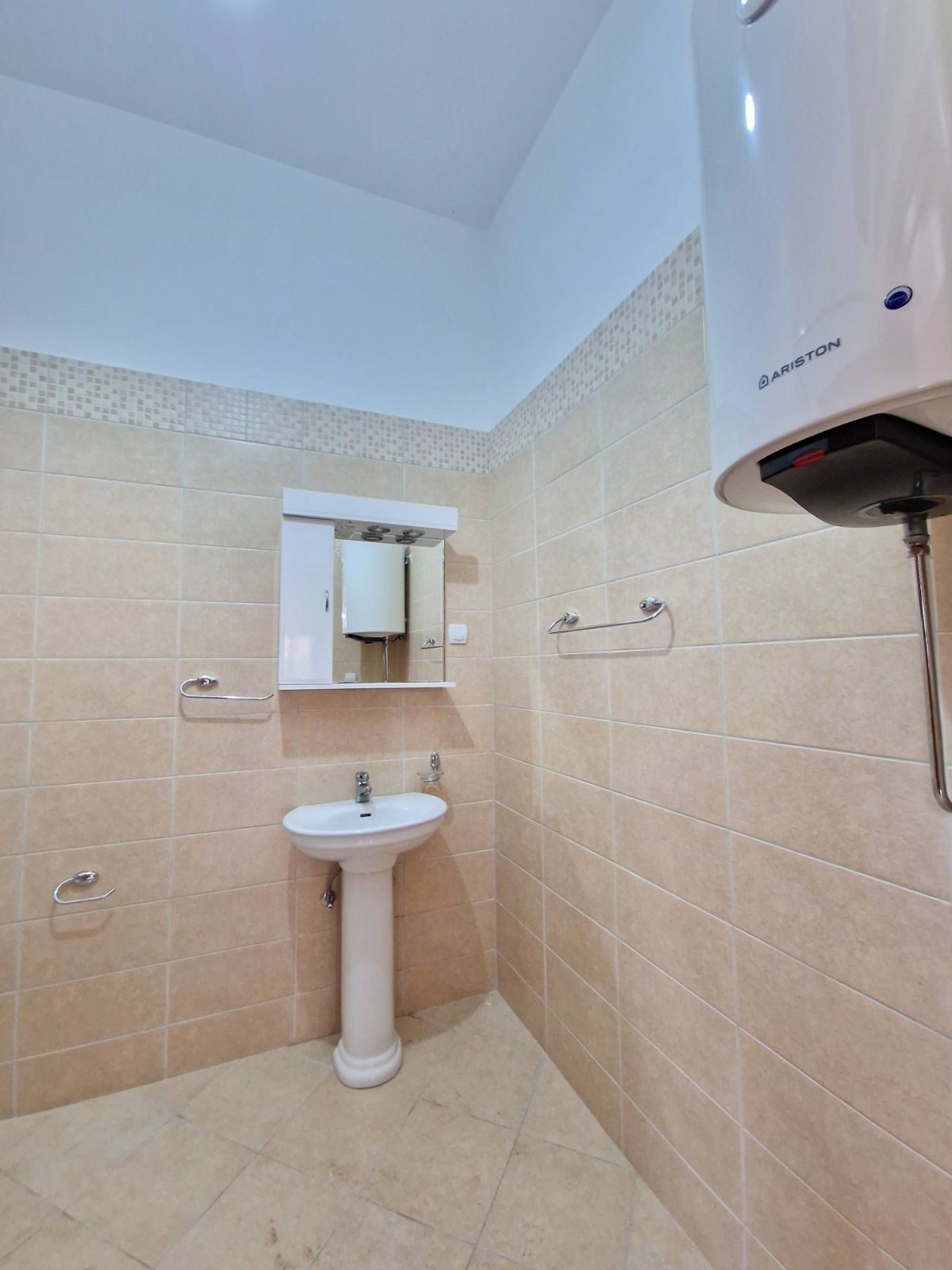 HITNA PRODAJA!!! DVOSPRATNA KUĆA 232m2 NA EKSKLUZIVNOJ LOKACIJI,BUDVA (PODKOSLJUN) - Amfora Real Estate