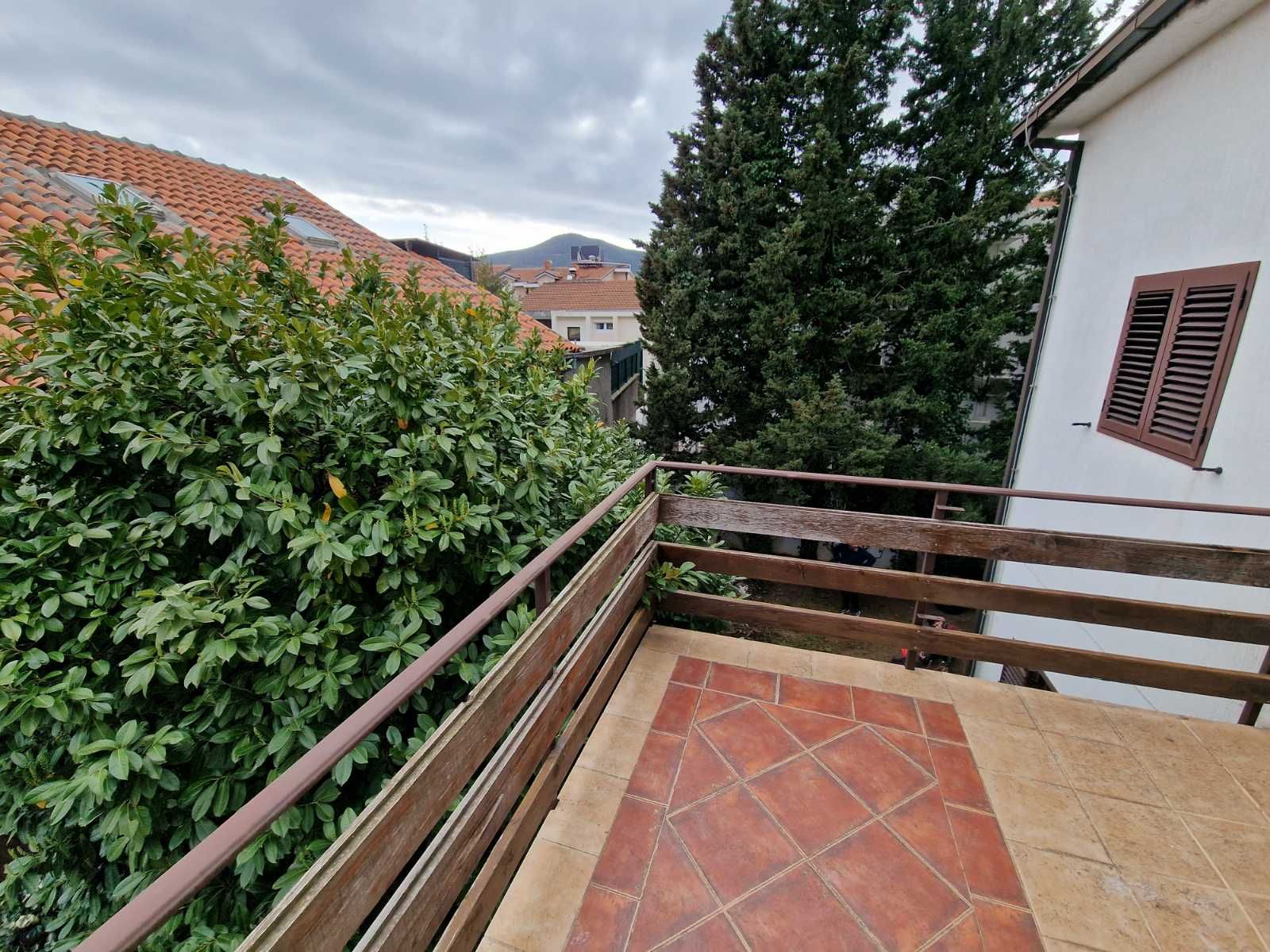 HITNA PRODAJA!!! DVOSPRATNA KUĆA 232m2 NA EKSKLUZIVNOJ LOKACIJI,BUDVA (PODKOSLJUN) - Amfora Real Estate