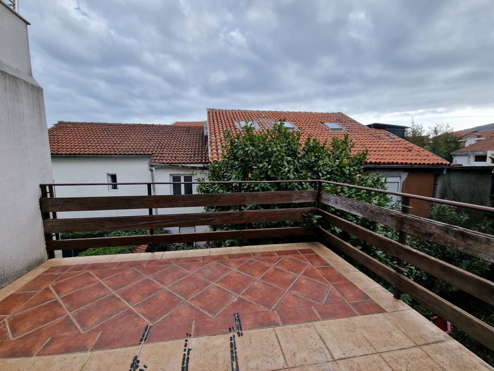 HITNA PRODAJA!!! DVOSPRATNA KUĆA 232m2 NA EKSKLUZIVNOJ LOKACIJI,BUDVA (PODKOSLJUN) - Amfora Real Estate