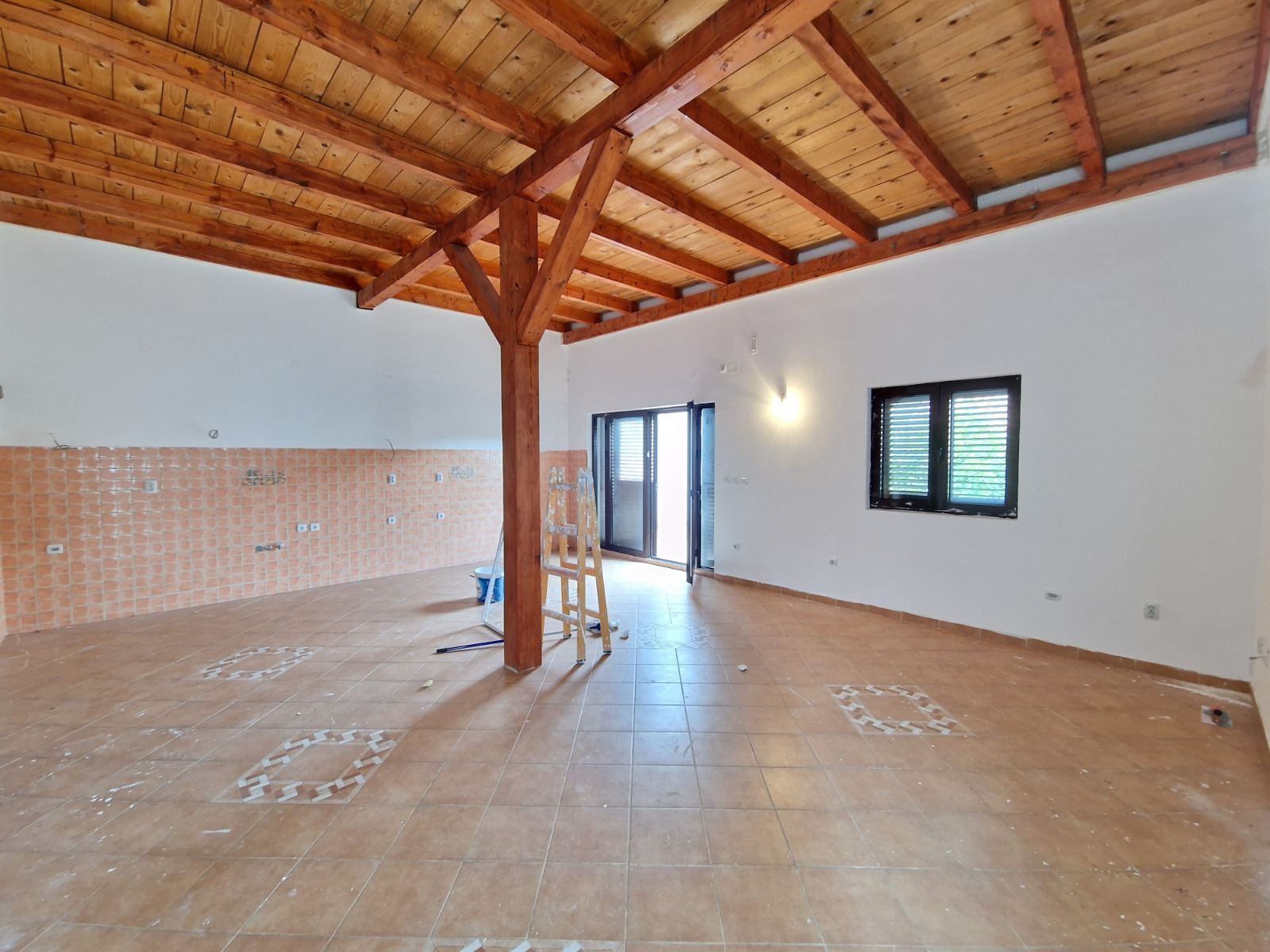 HITNA PRODAJA!!! DVOSPRATNA KUĆA 232m2 NA EKSKLUZIVNOJ LOKACIJI,BUDVA (PODKOSLJUN) - Amfora Real Estate