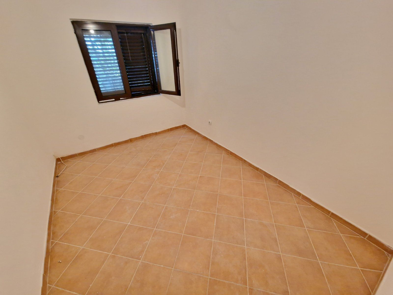 HITNA PRODAJA!!! DVOSPRATNA KUĆA 232m2 NA EKSKLUZIVNOJ LOKACIJI,BUDVA (PODKOSLJUN) - Amfora Real Estate