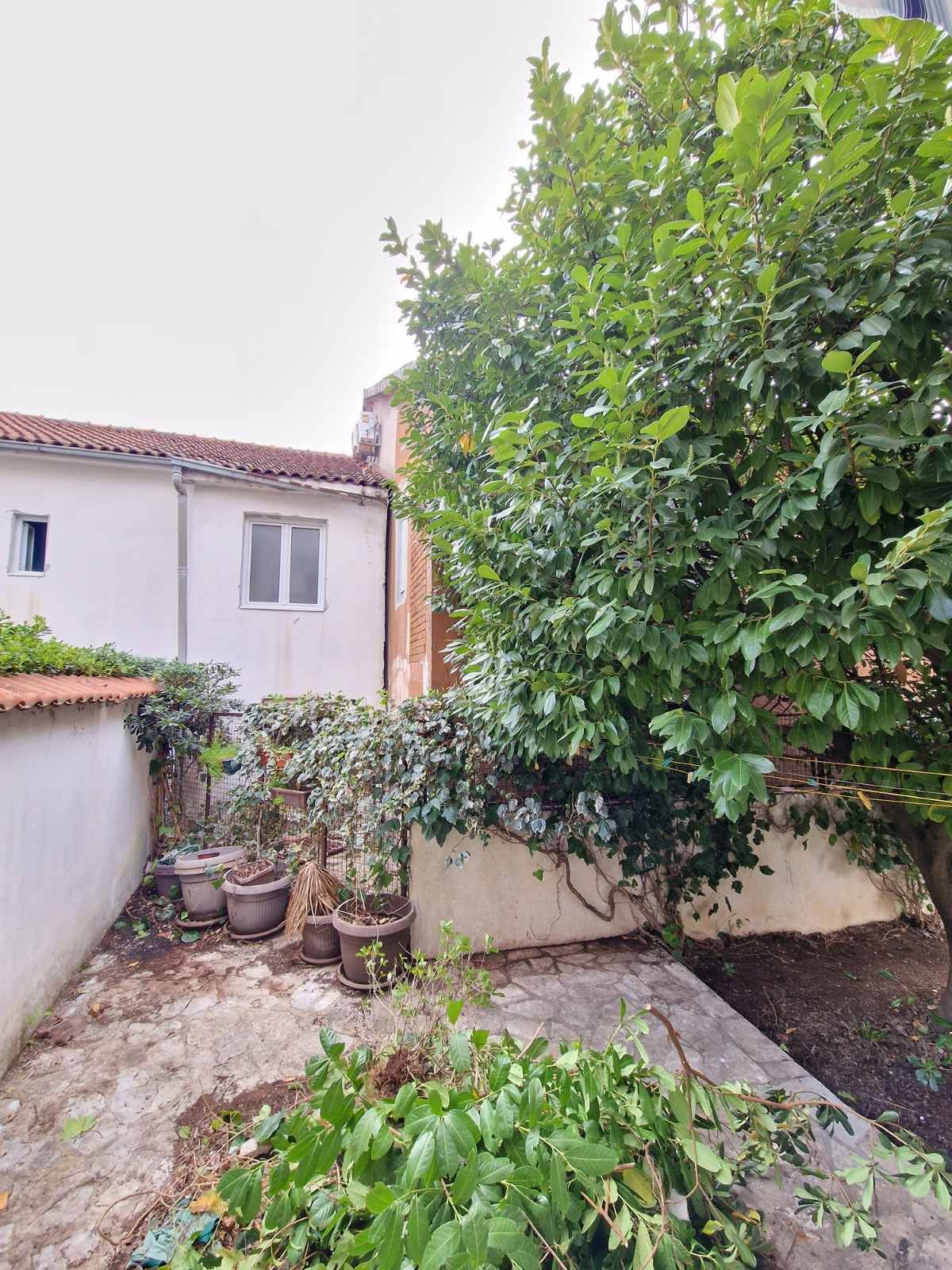 HITNA PRODAJA!!! DVOSPRATNA KUĆA 232m2 NA EKSKLUZIVNOJ LOKACIJI,BUDVA (PODKOSLJUN) - Amfora Real Estate