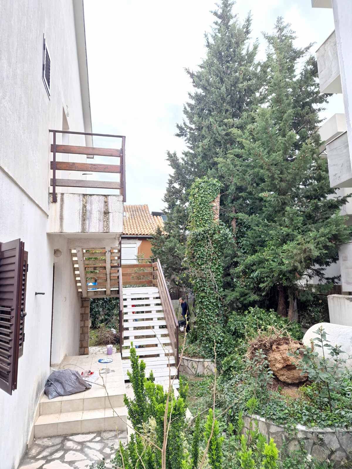 HITNA PRODAJA!!! DVOSPRATNA KUĆA 232m2 NA EKSKLUZIVNOJ LOKACIJI,BUDVA (PODKOSLJUN) - Amfora Real Estate