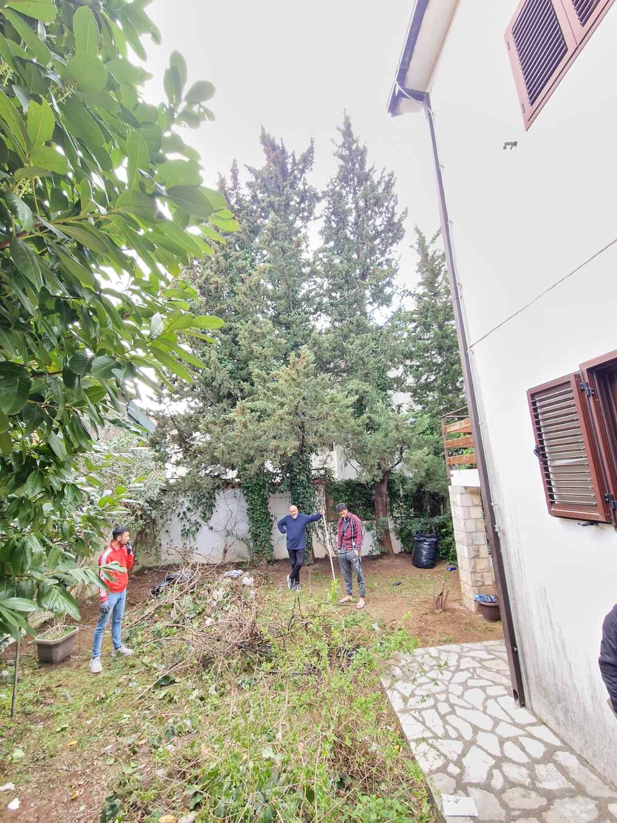 HITNA PRODAJA!!! DVOSPRATNA KUĆA 232m2 NA EKSKLUZIVNOJ LOKACIJI,BUDVA (PODKOSLJUN) - Amfora Real Estate