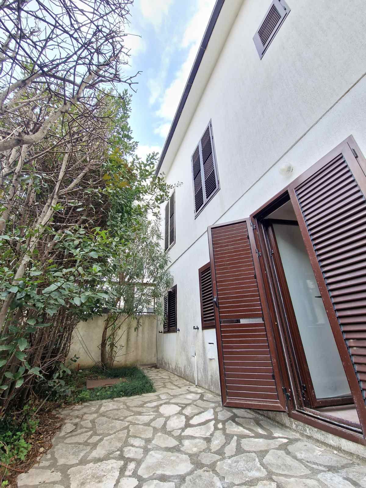 HITNA PRODAJA!!! DVOSPRATNA KUĆA 232m2 NA EKSKLUZIVNOJ LOKACIJI,BUDVA (PODKOSLJUN) - Amfora Real Estate