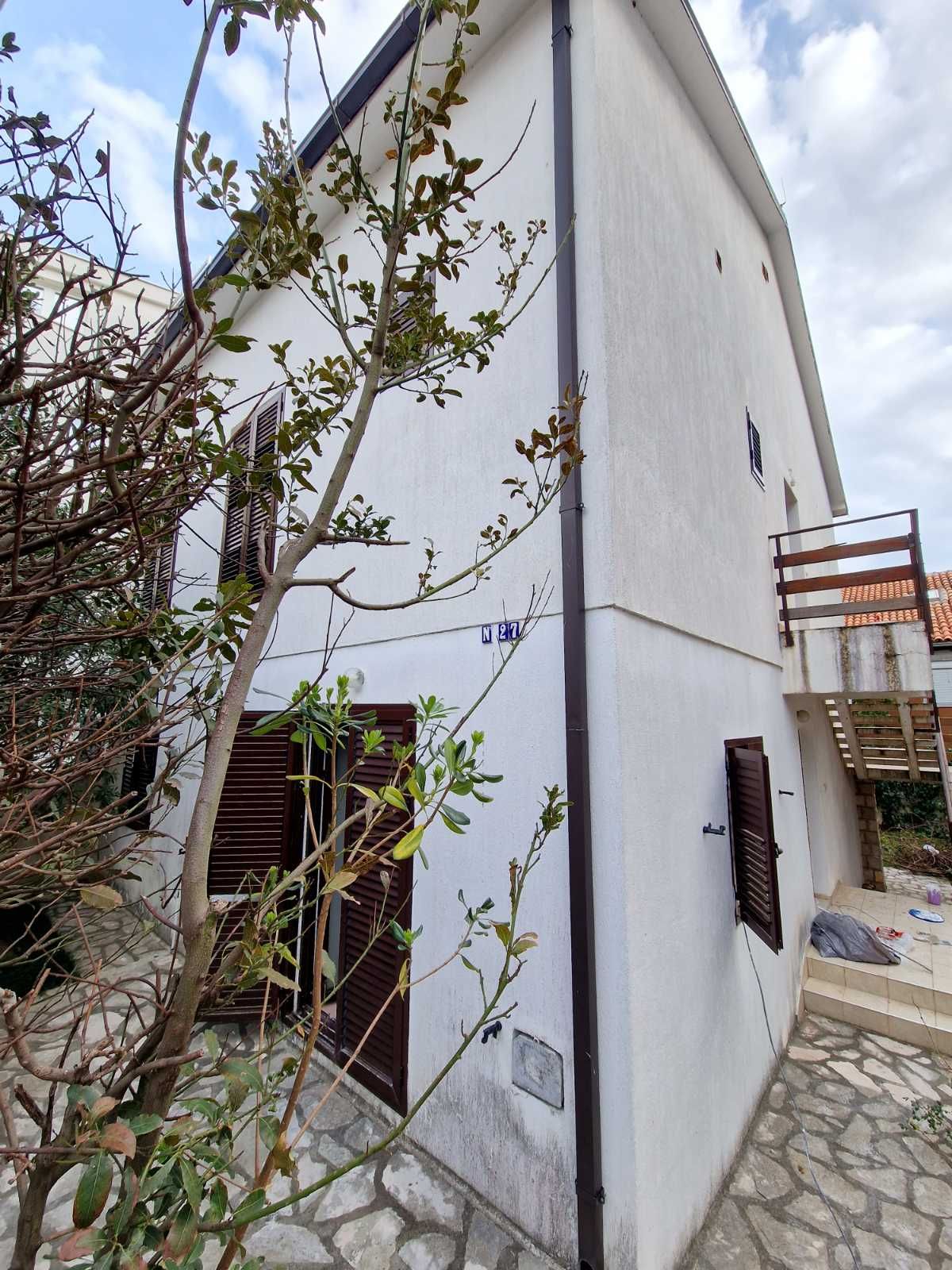 HITNA PRODAJA!!! DVOSPRATNA KUĆA 232m2 NA EKSKLUZIVNOJ LOKACIJI,BUDVA (PODKOSLJUN) - Amfora Real Estate