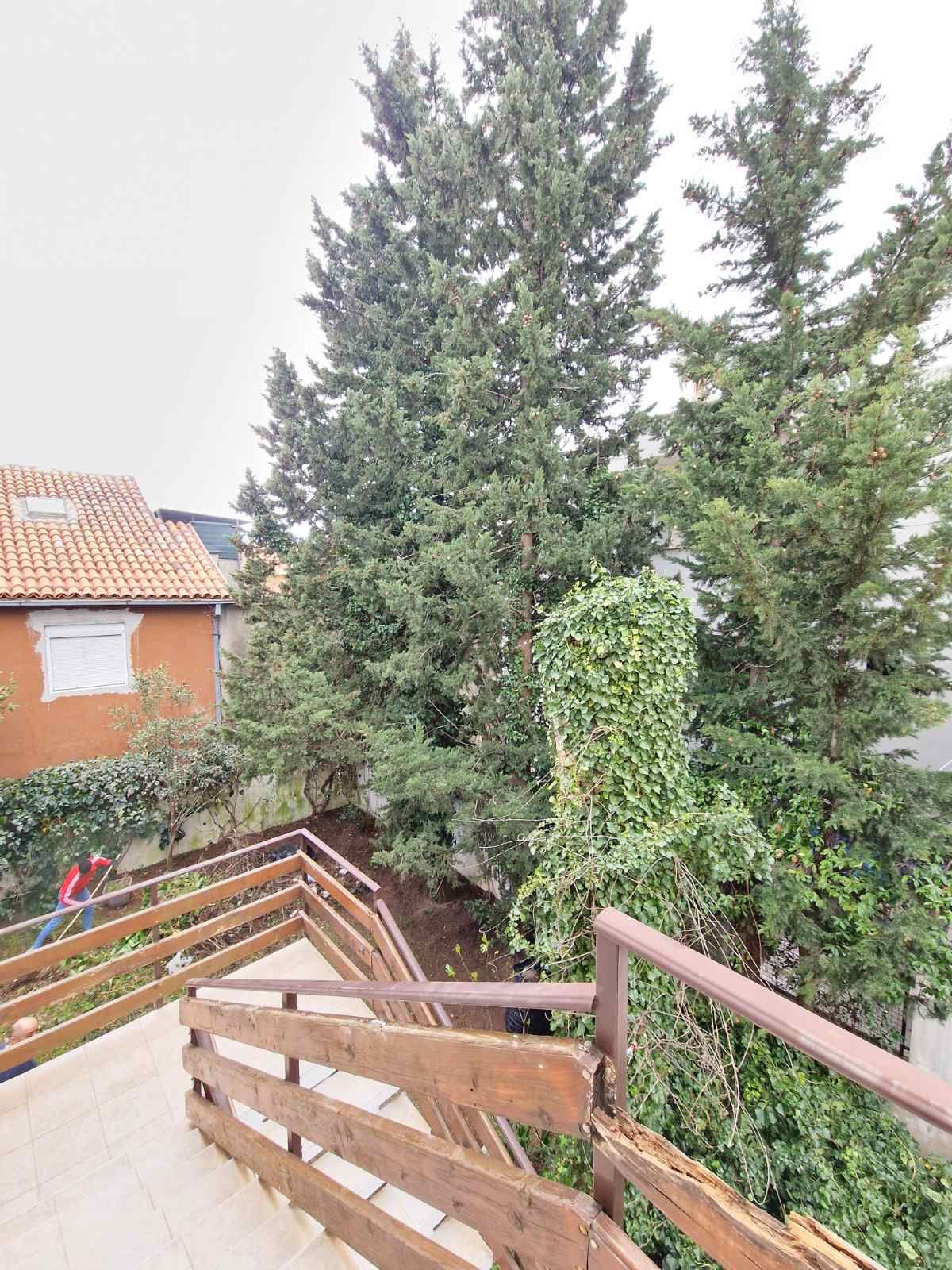 HITNA PRODAJA!!! DVOSPRATNA KUĆA 232m2 NA EKSKLUZIVNOJ LOKACIJI,BUDVA (PODKOSLJUN) - Amfora Real Estate