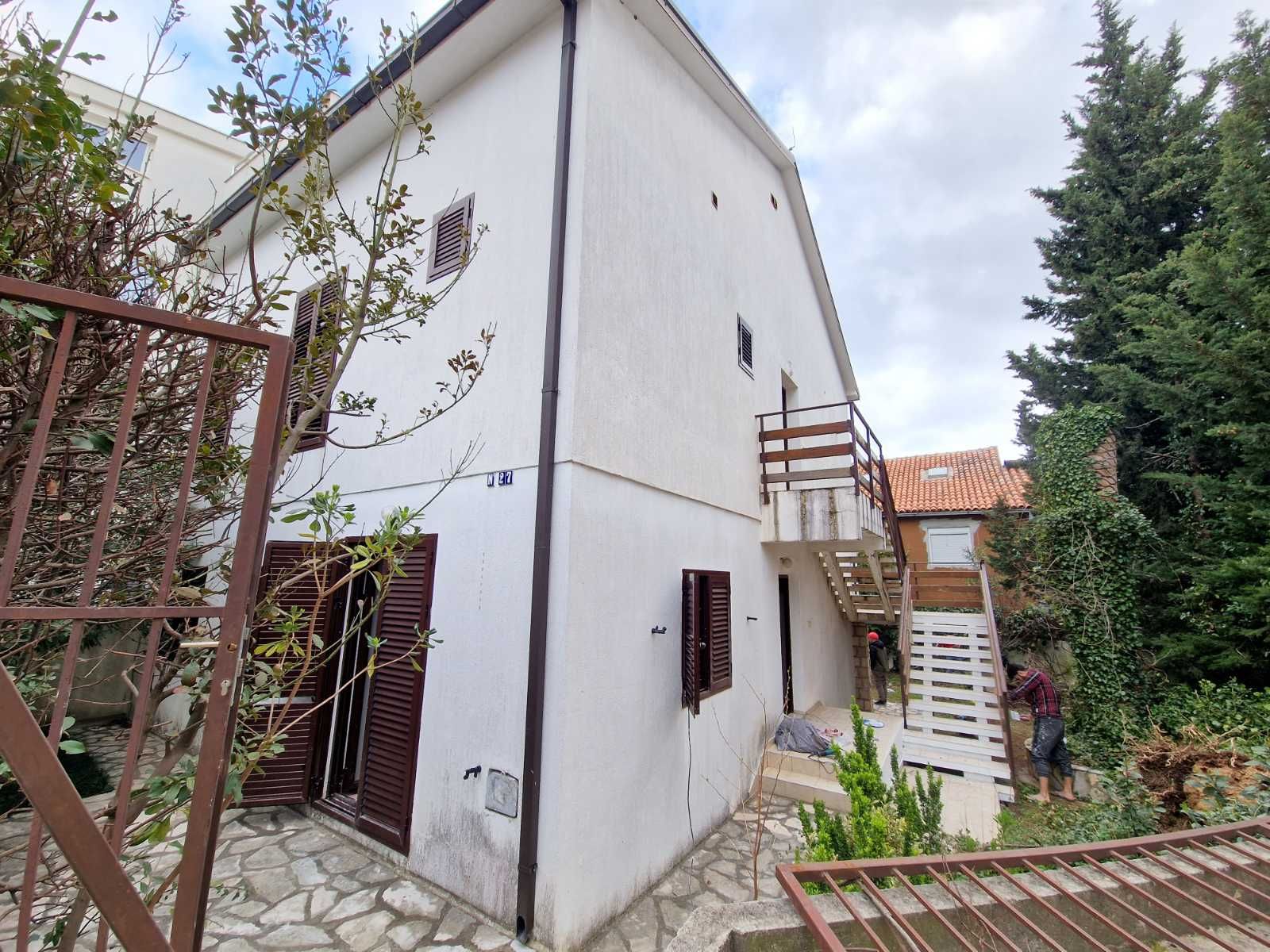 HITNA PRODAJA!!! DVOSPRATNA KUĆA 232m2 NA EKSKLUZIVNOJ LOKACIJI,BUDVA (PODKOSLJUN) - Amfora Real Estate