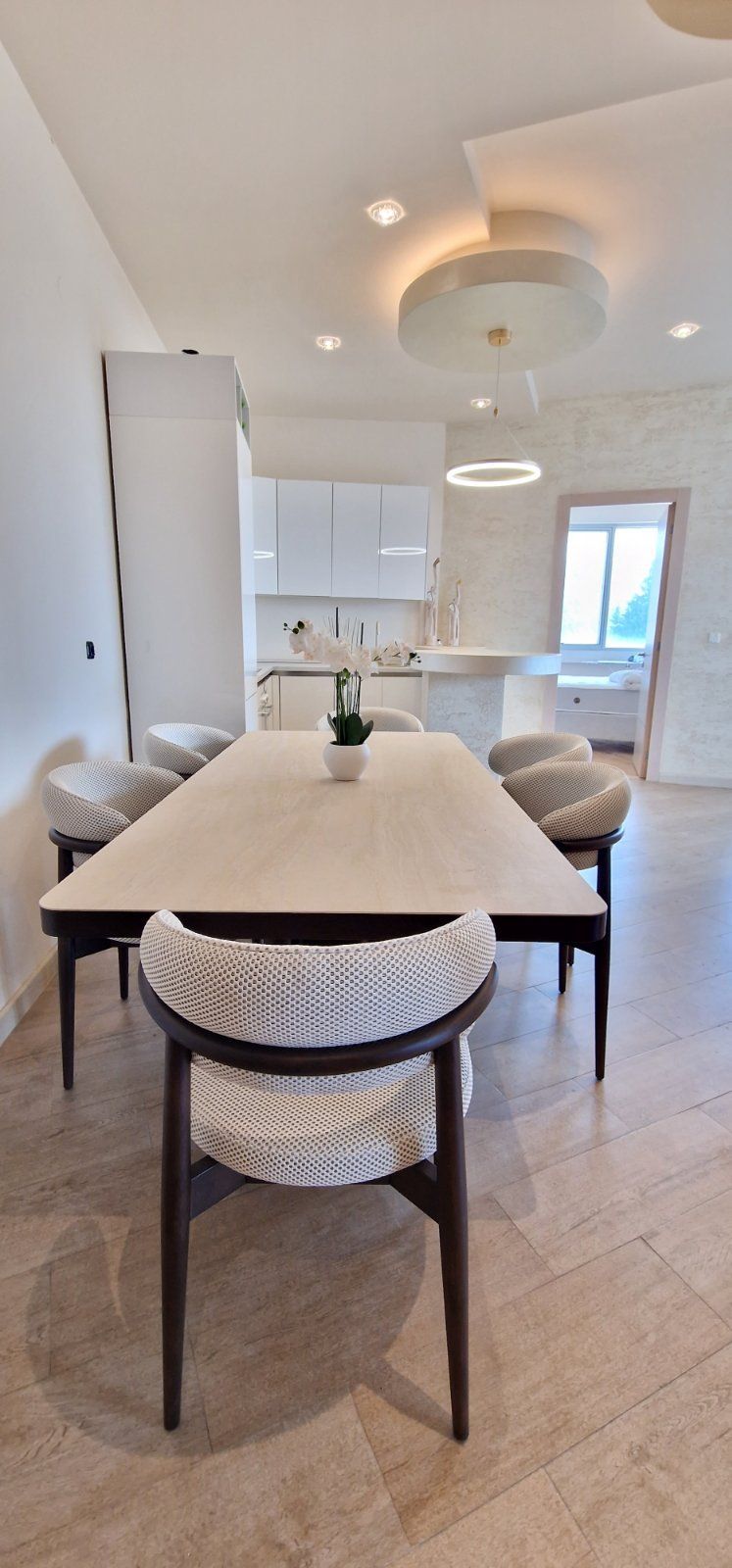 amforaproperty.com/Nov luksuzno opremljen dvosoban stan sa pogledom na more u Budvi - Nivel zgrada,Bulevar-Budva (NA DUZI PERIOD)