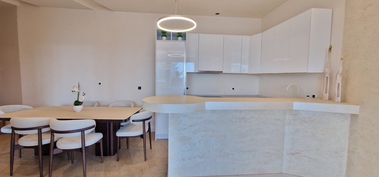 amforaproperty.com/Nov luksuzno opremljen dvosoban stan sa pogledom na more u Budvi - Nivel zgrada,Bulevar-Budva (NA DUZI PERIOD)