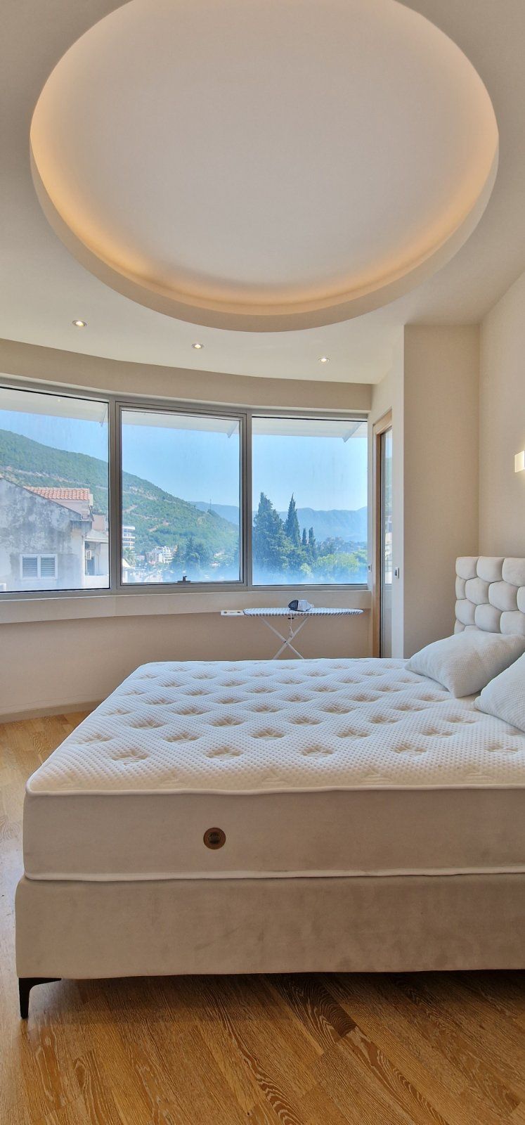 amforaproperty.com/Nov luksuzno opremljen dvosoban stan sa pogledom na more u Budvi - Nivel zgrada,Bulevar-Budva (NA DUZI PERIOD)