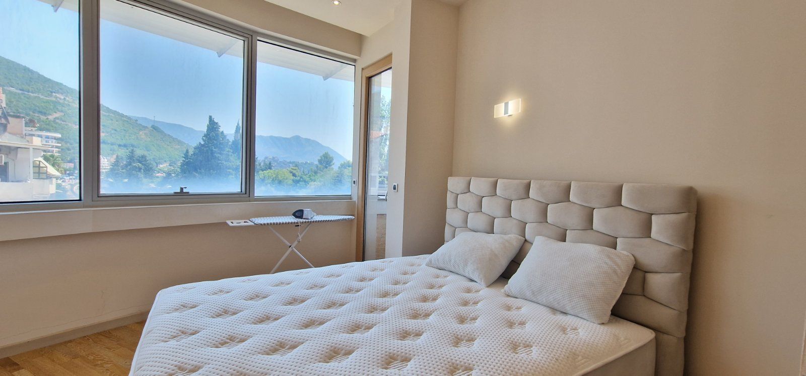 amforaproperty.com/Nov luksuzno opremljen dvosoban stan sa pogledom na more u Budvi - Nivel zgrada,Bulevar-Budva (NA DUZI PERIOD)