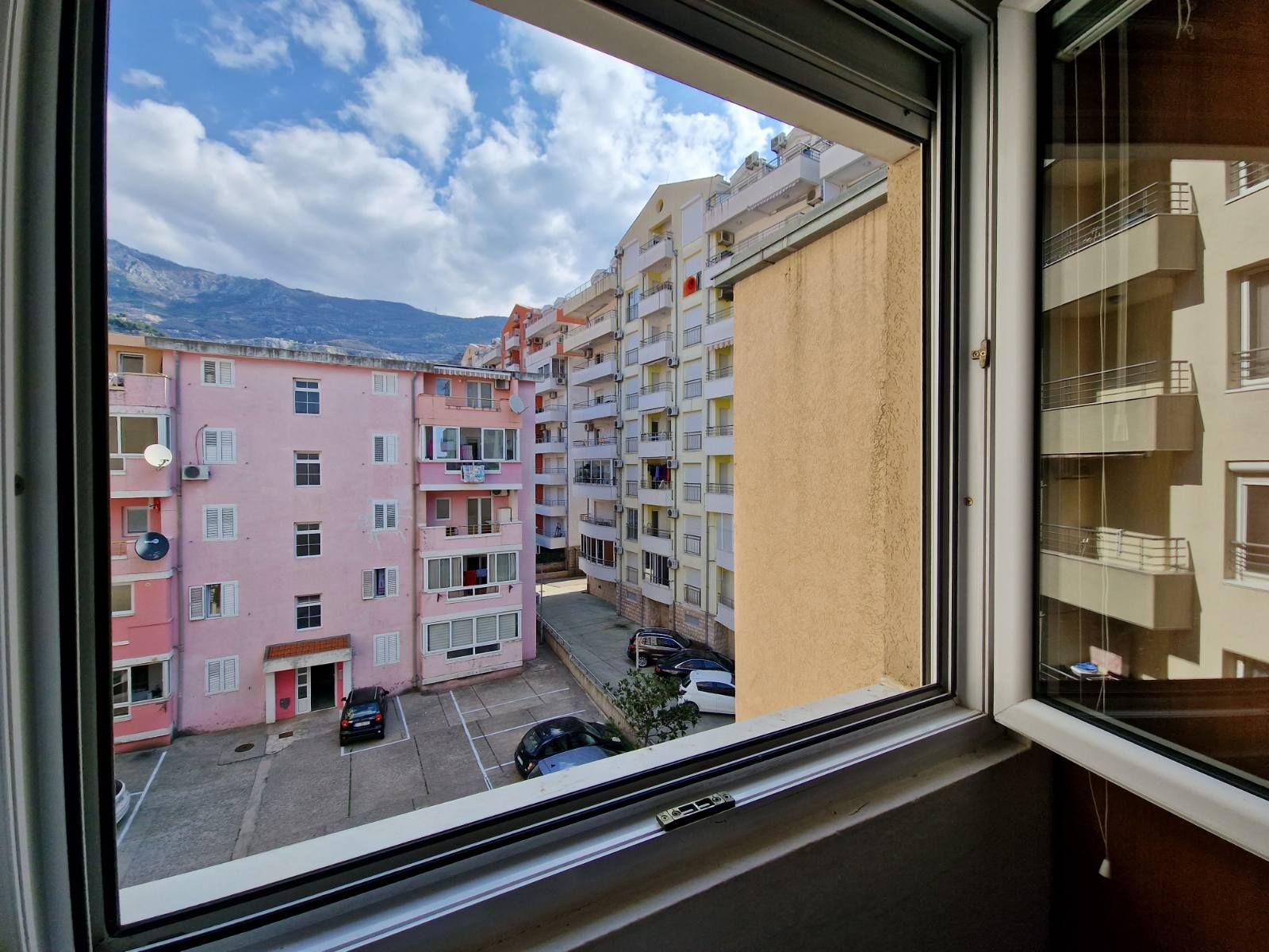 Namesten dvosoban stan 57m2 na odlicnoj lokaciji,kod nove osnovne škole,Rozino-Budva. - Amfora Real Estate