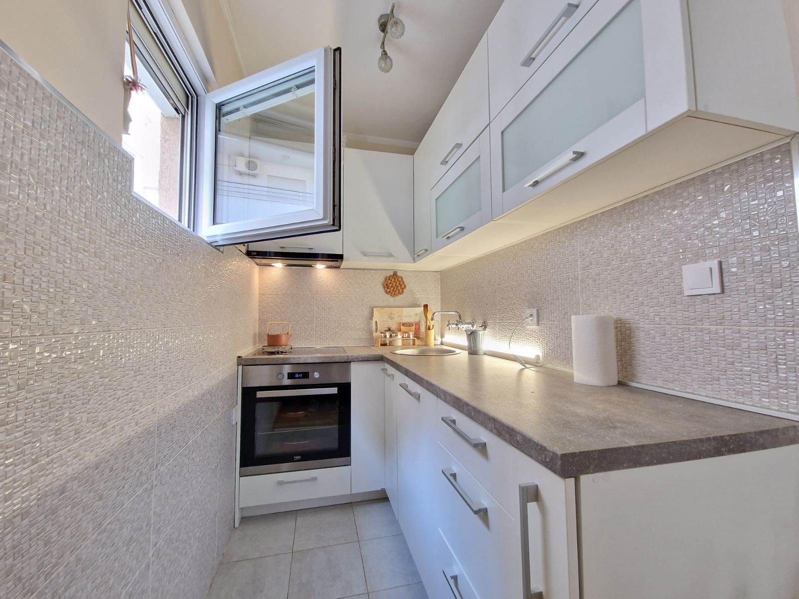 Namesten dvosoban stan 57m2 na odlicnoj lokaciji,kod nove osnovne škole,Rozino-Budva. - Amfora Real Estate