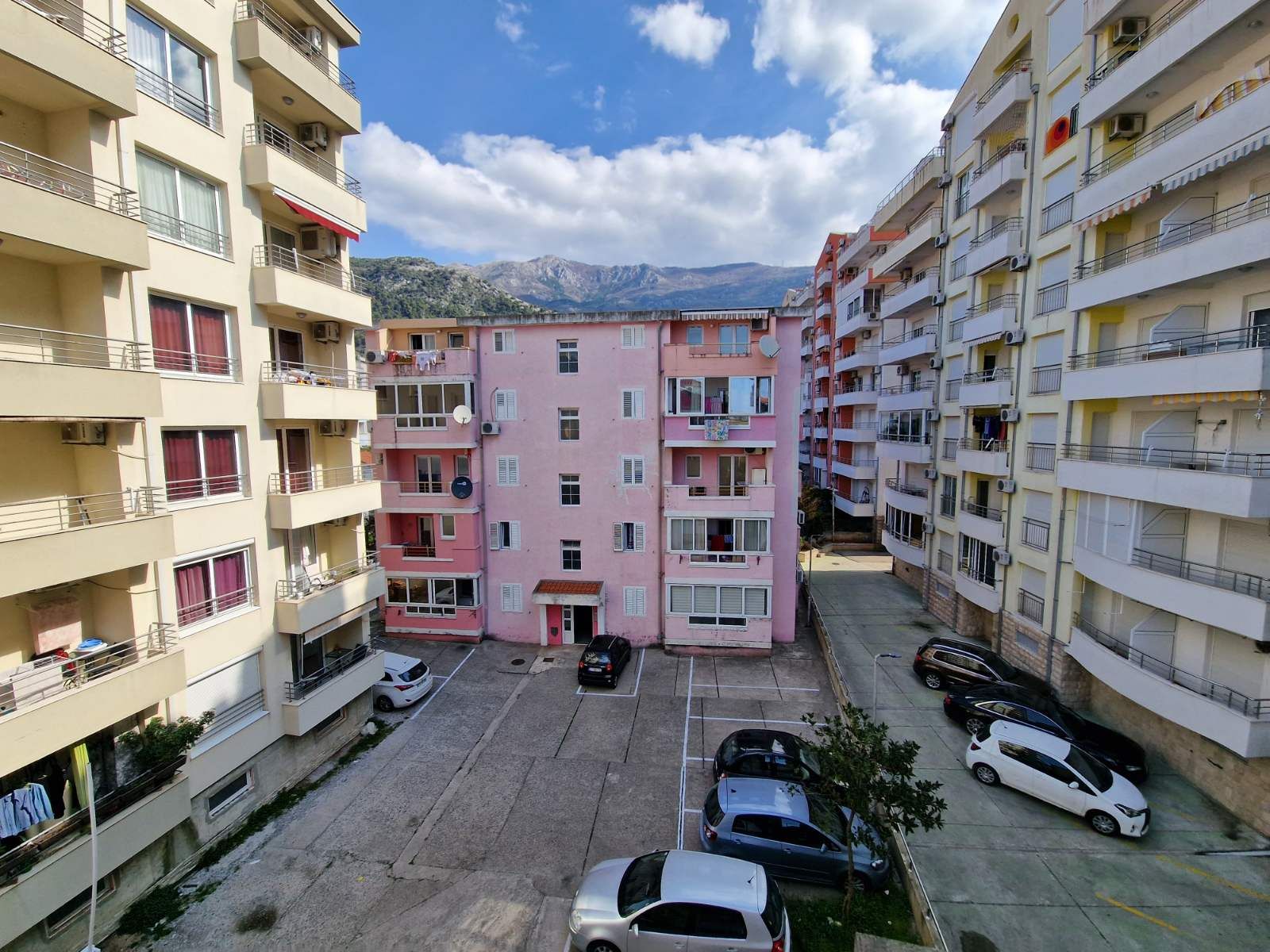 Namesten dvosoban stan 57m2 na odlicnoj lokaciji,kod nove osnovne škole,Rozino-Budva. - Amfora Real Estate
