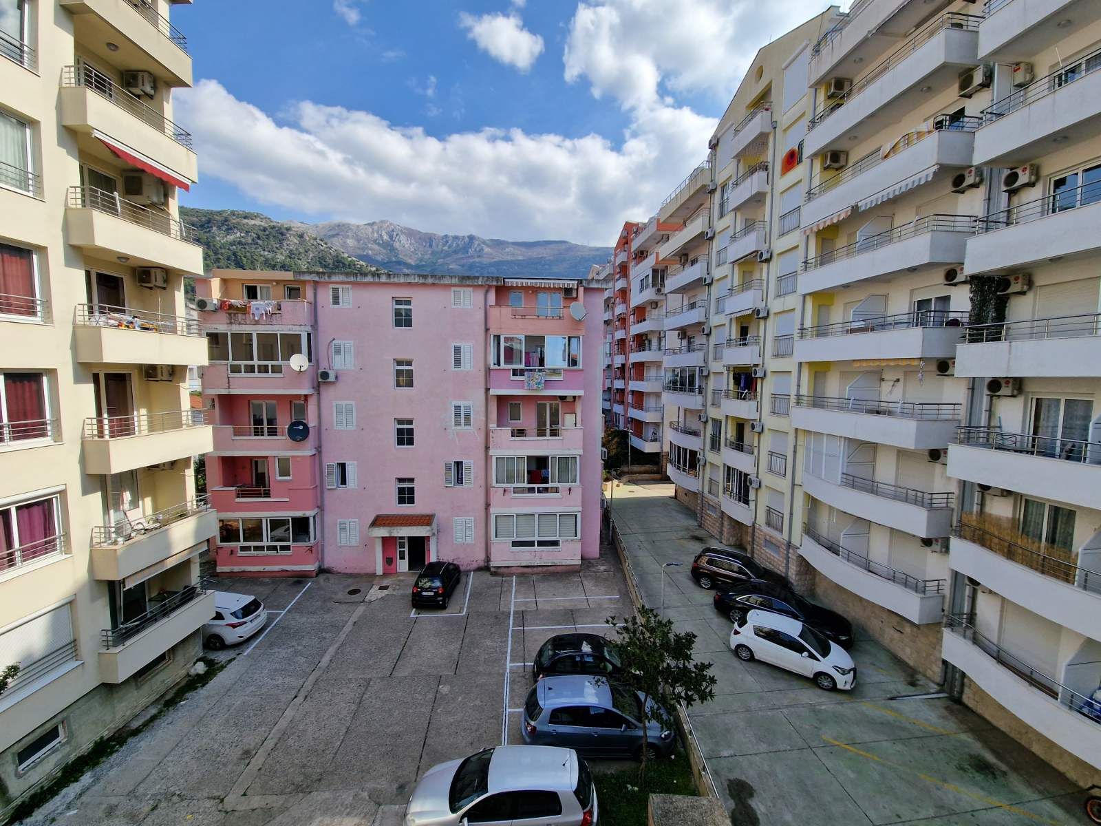 Namesten dvosoban stan 57m2 na odlicnoj lokaciji,kod nove osnovne škole,Rozino-Budva. - Amfora Real Estate