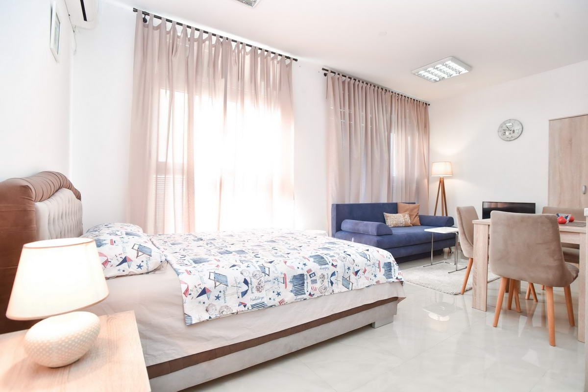 Prodaja potpuno opremljene garsonjere 27m2 na atraktivnoj lokaciji u Budvi. - Amfora Real Estate