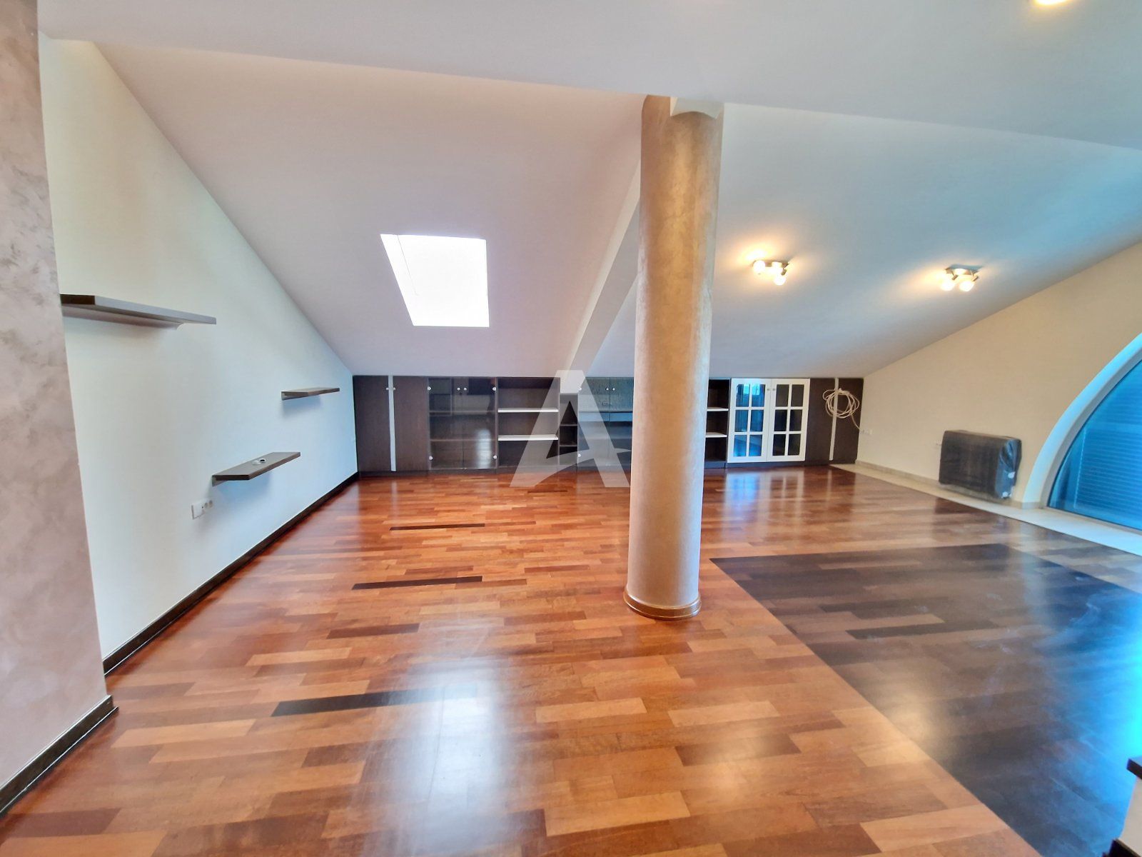 amforaproperty.com/Luksuzan trosoban stan 179m2 u centru Budve.